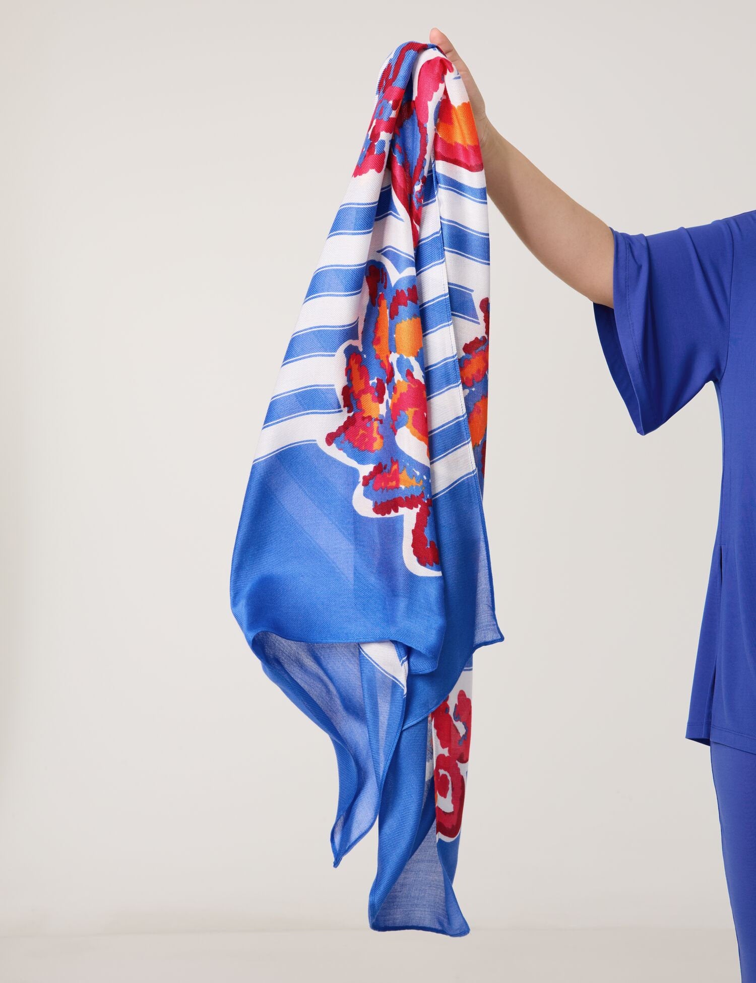 Samoon_Soft Scarf with a Paisley Print_600604-23103_8962_05