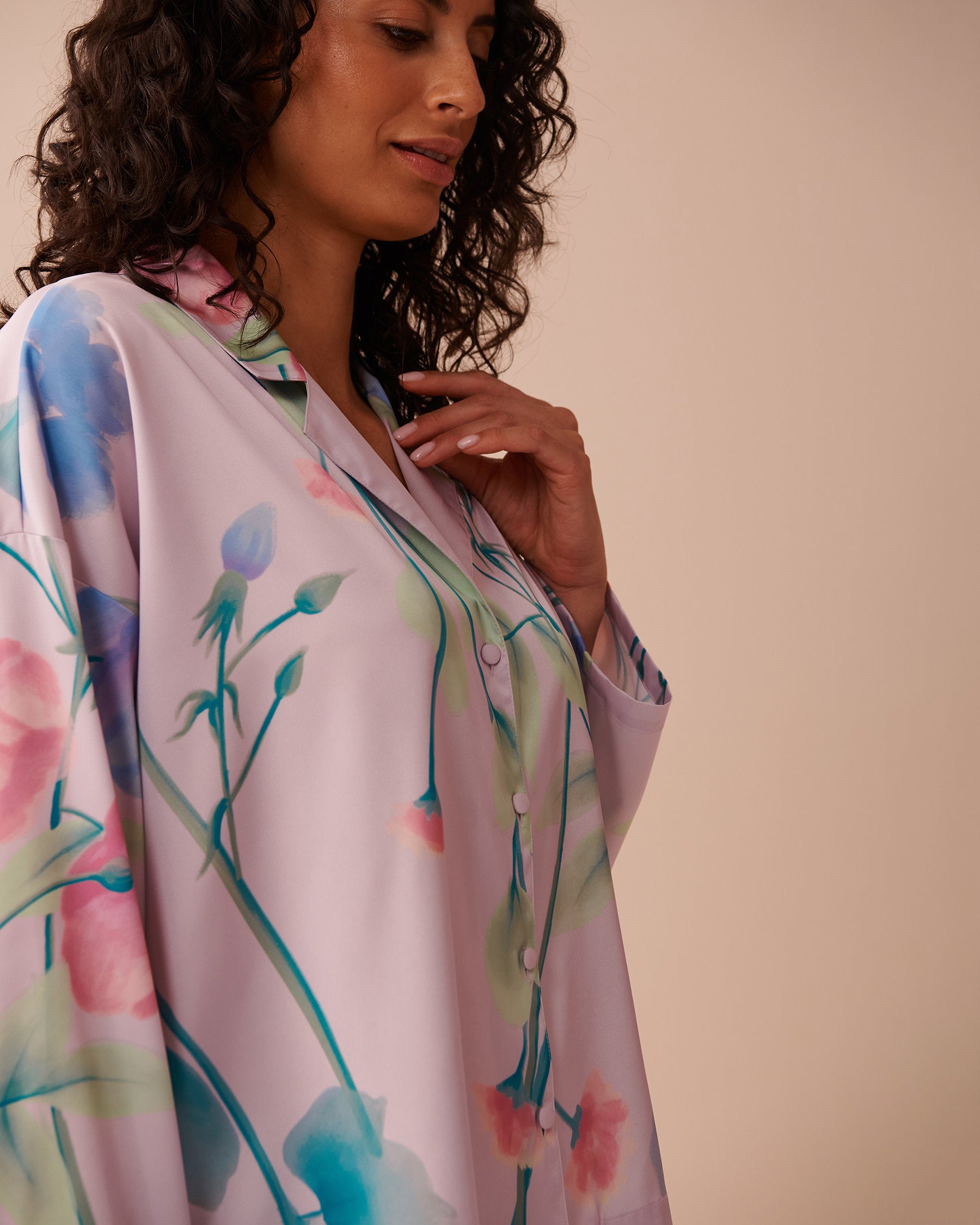 La Vie en Rose_Luxury Edition Lavender Garden Print Satin Button-Down Shirt_60100122_P50088_03