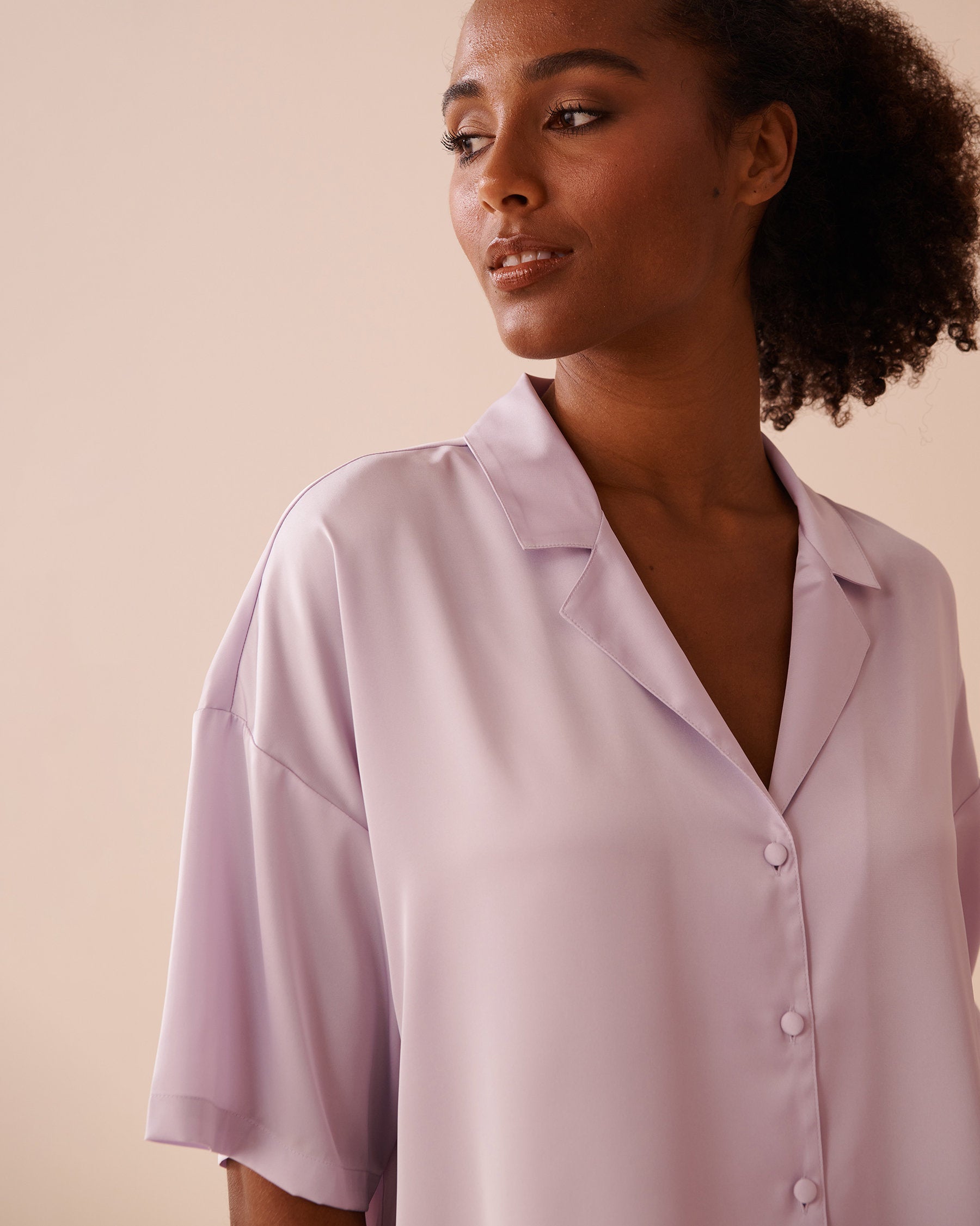 La Vie en Rose_Luxury Edition Satin Short Sleeve Button-Down Shirt_60100123_50009_03