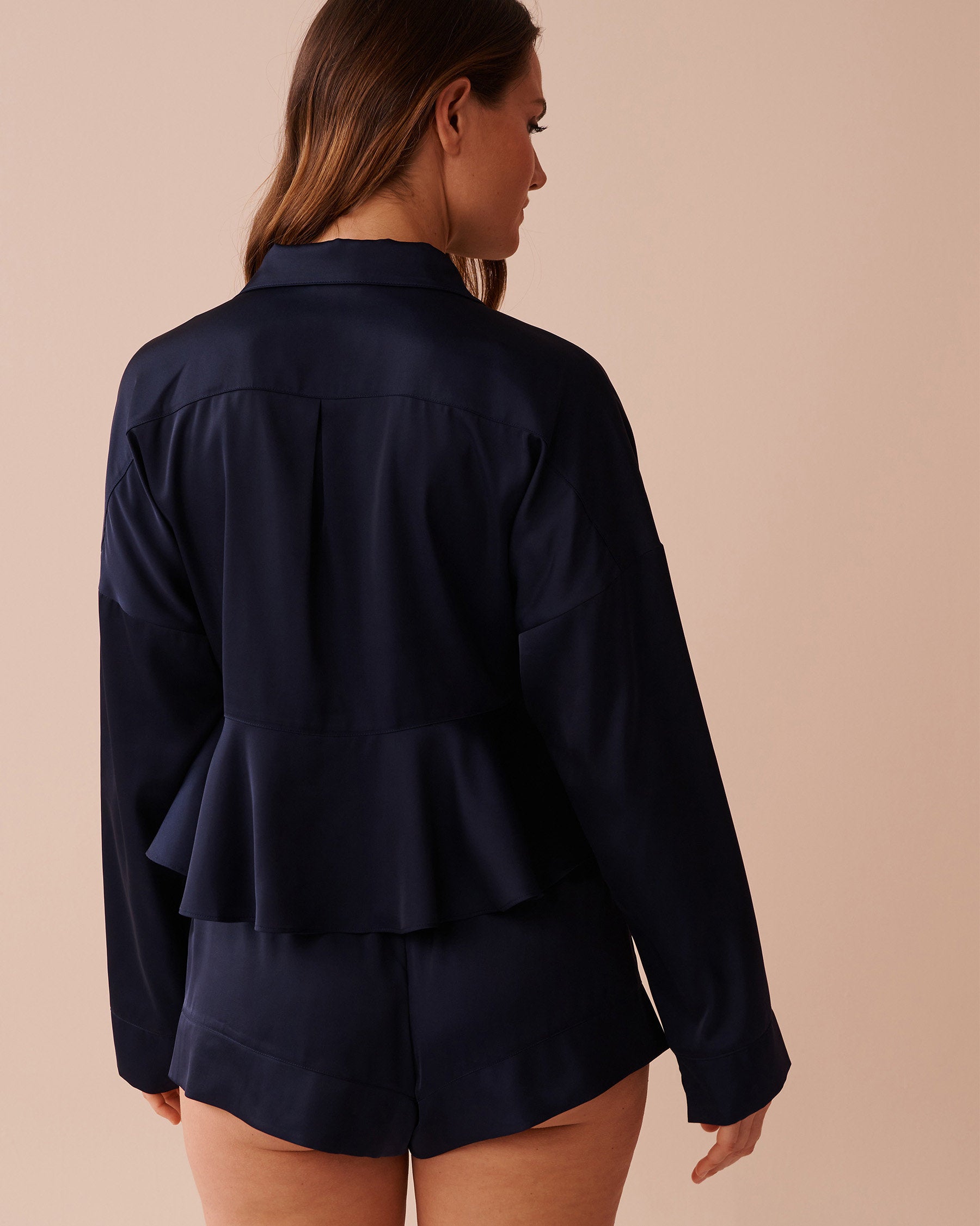 La Vie en Rose_Luxury Edition Satin Flared Button-Down Shirt_60100126_40099_02