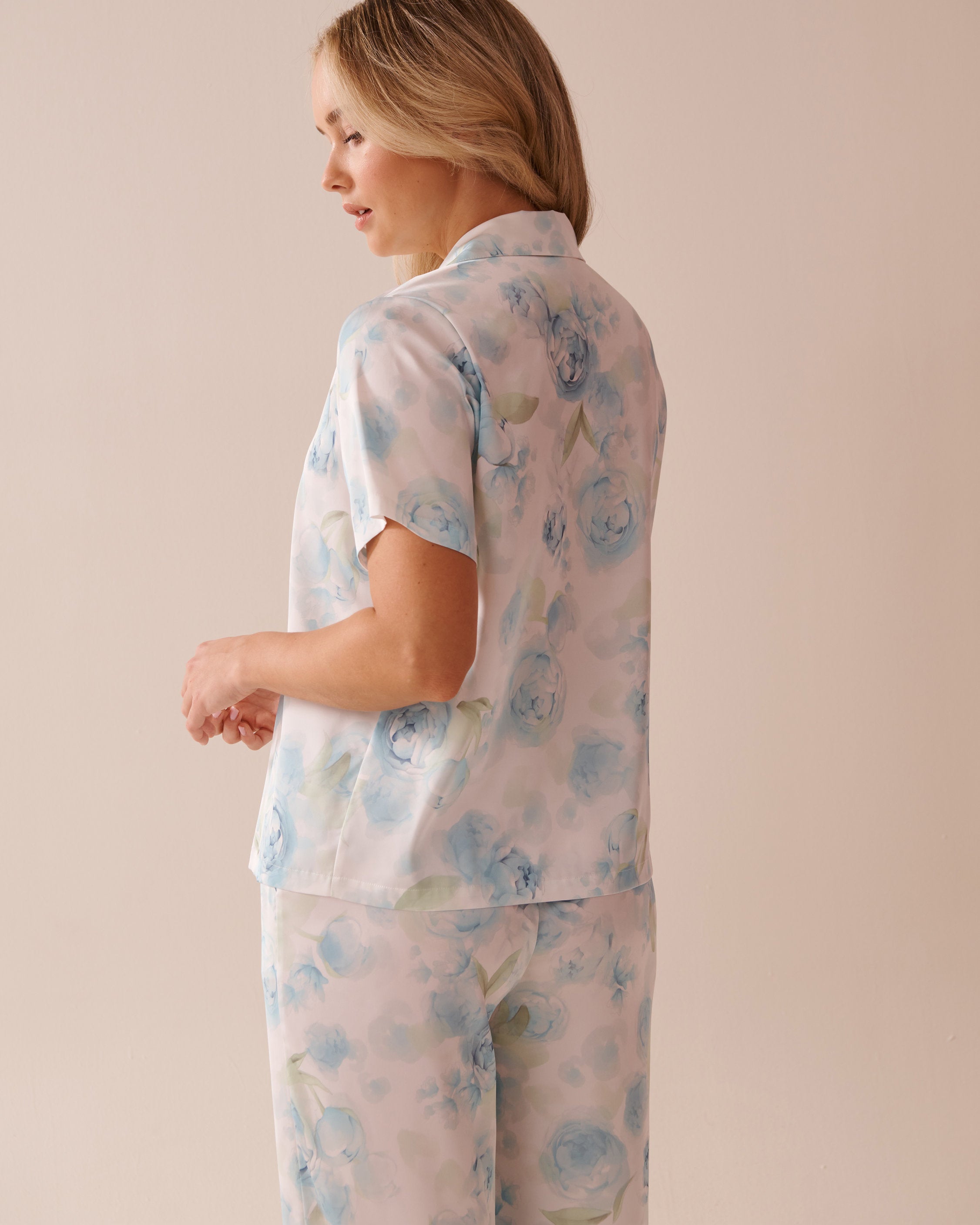 La Vie en Rose_LUXURY EDITION Blue Rose Print Satin Button-down Shirt_60100134_P10495_02