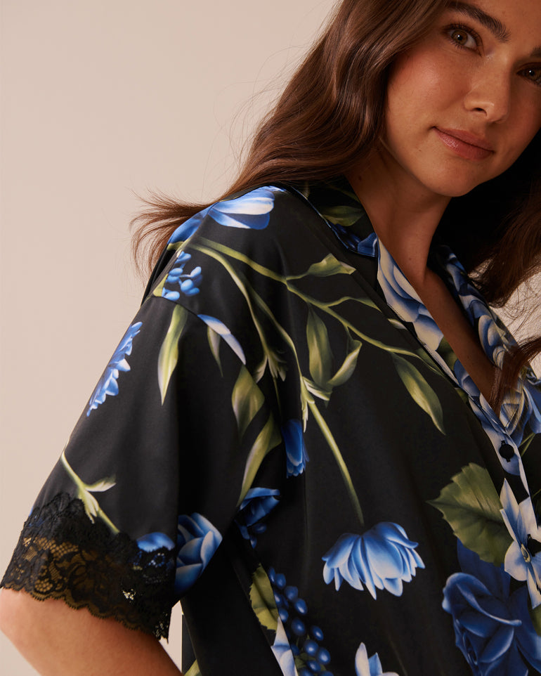 La Vie en Rose_Black & Blue Garden_LUXURY EDITION Rose Print Satin and Lace Trim Button-Down Shirt_60100143_P00430_03