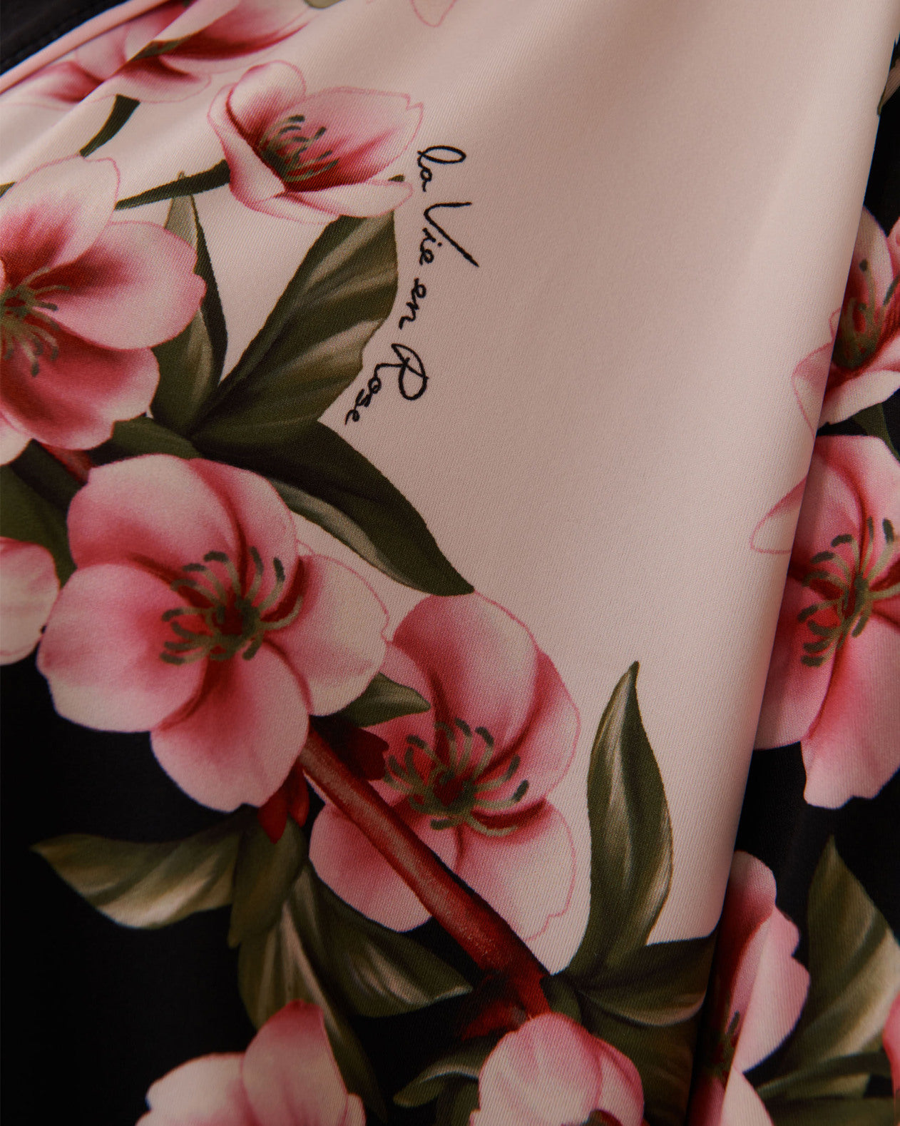 La Vie en Rose_Cherry Blossom_Cherry Blossom Print Recycled Fibers 3/4 Sleeve Bu_60100146_P00431_03