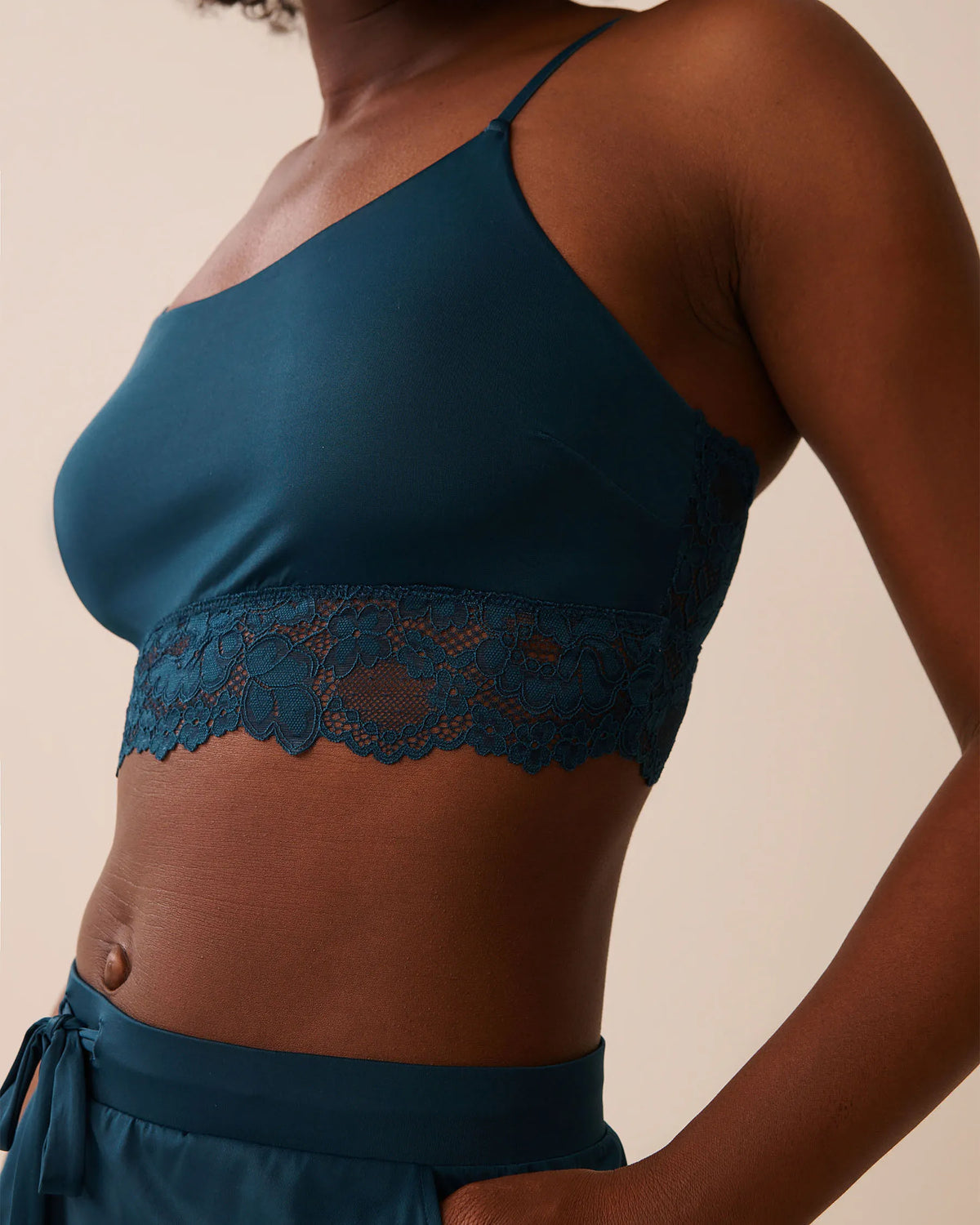 La Vie en Rose_Reflecting Pond_Lace Detail Crop Cami_60100153_40241_03