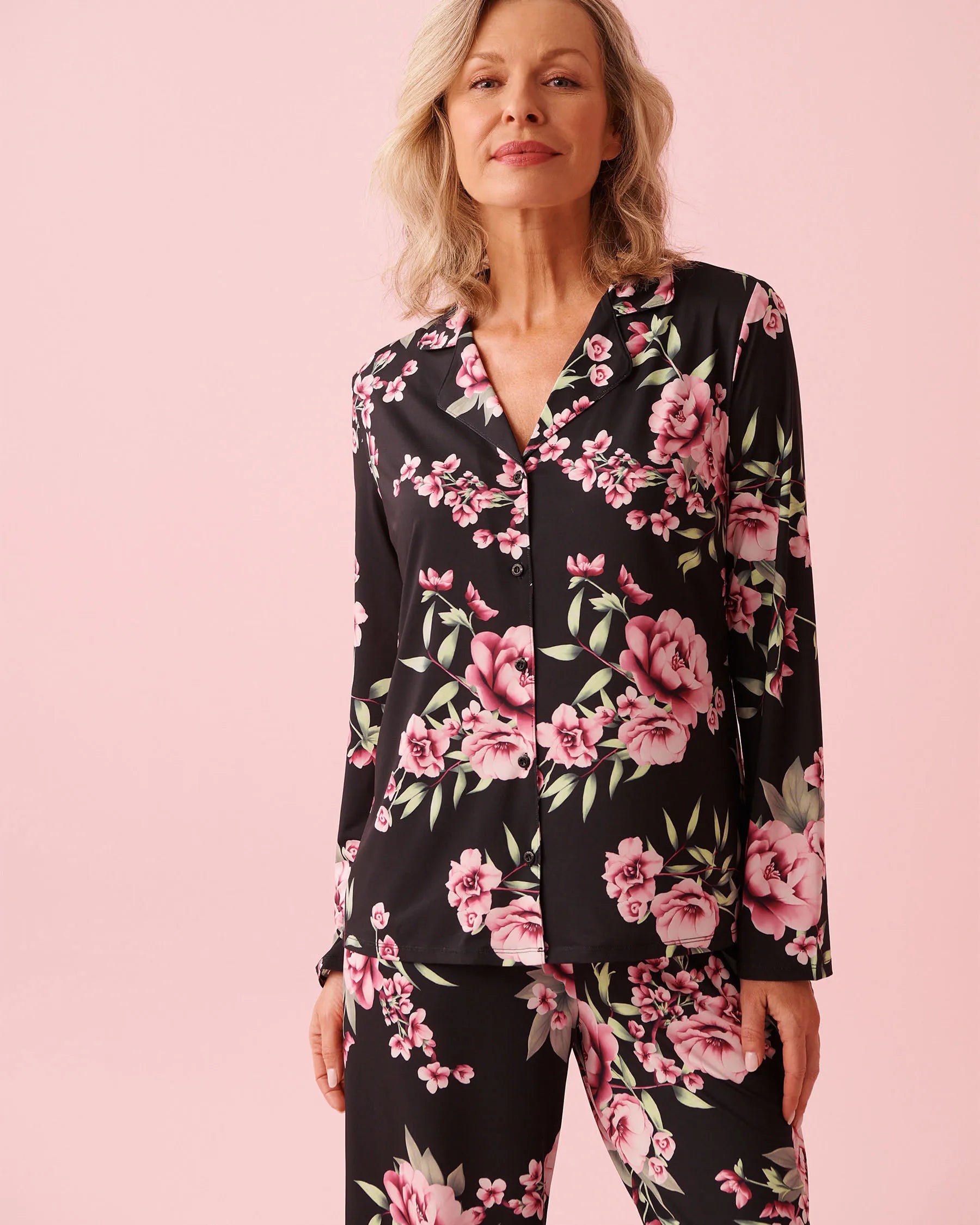 La Vie en Rose_Black & Pink Flowers_Peony Print Recycled Fibers Button-down Shirt_60100175_P00489_01