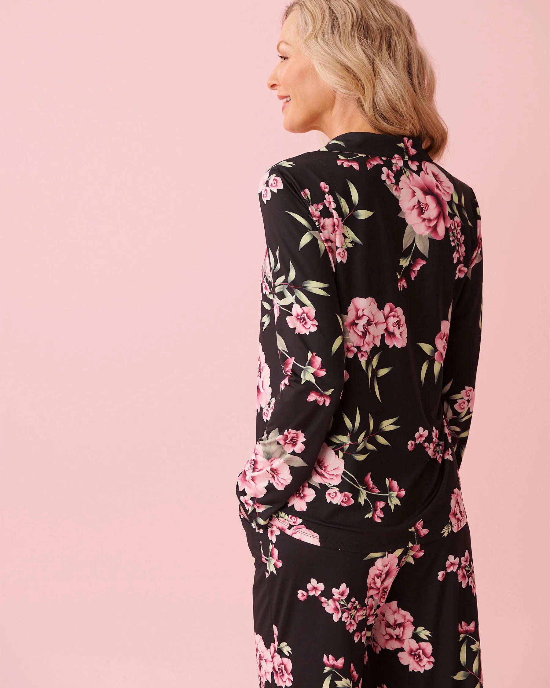 La Vie en Rose_Black & Pink Flowers_Peony Print Recycled Fibers Button-down Shirt_60100175_P00489_02