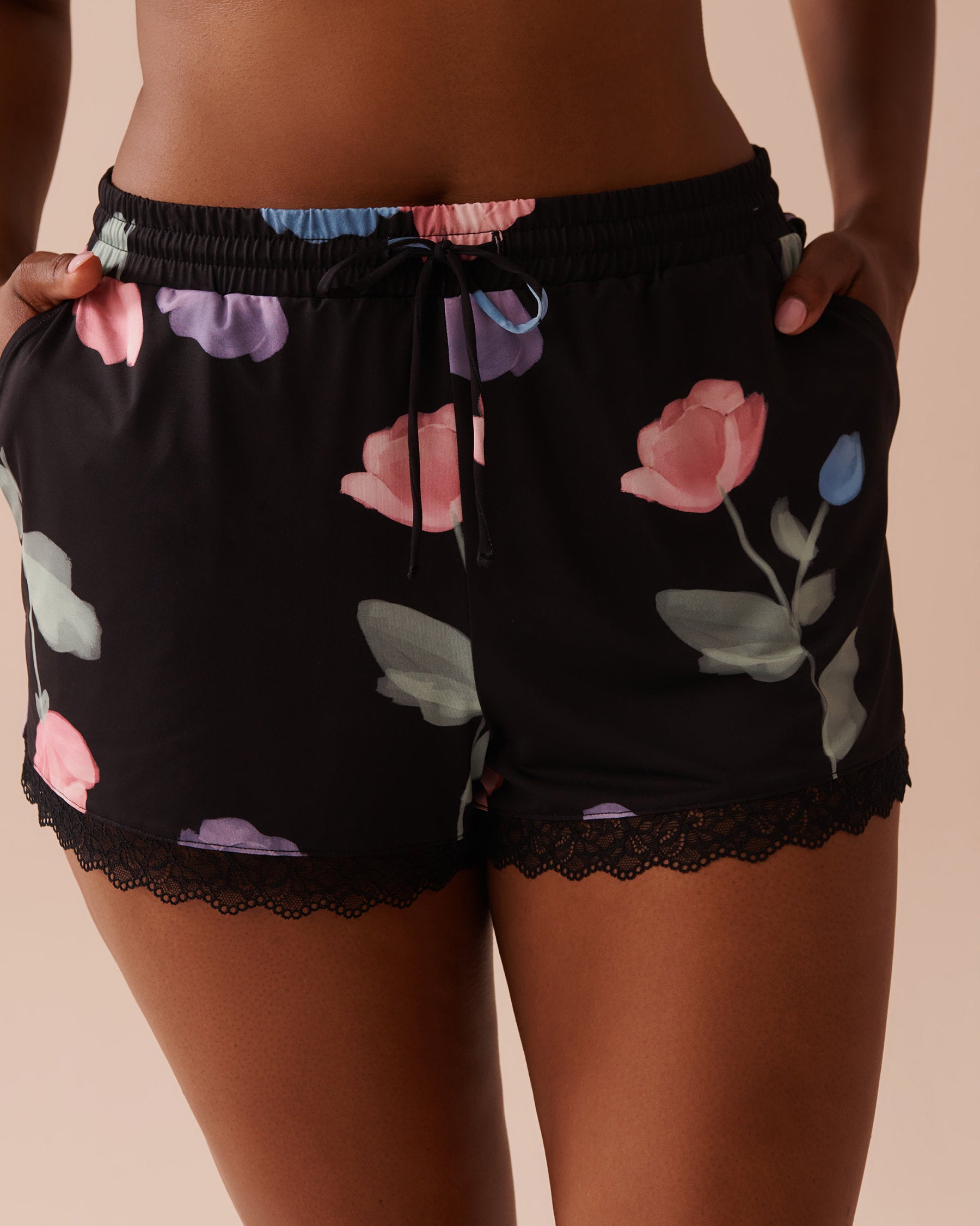 La Vie en Rose_Recycled Fibers Tulip Print Lace Trim Shorts_60200114_P00405_01