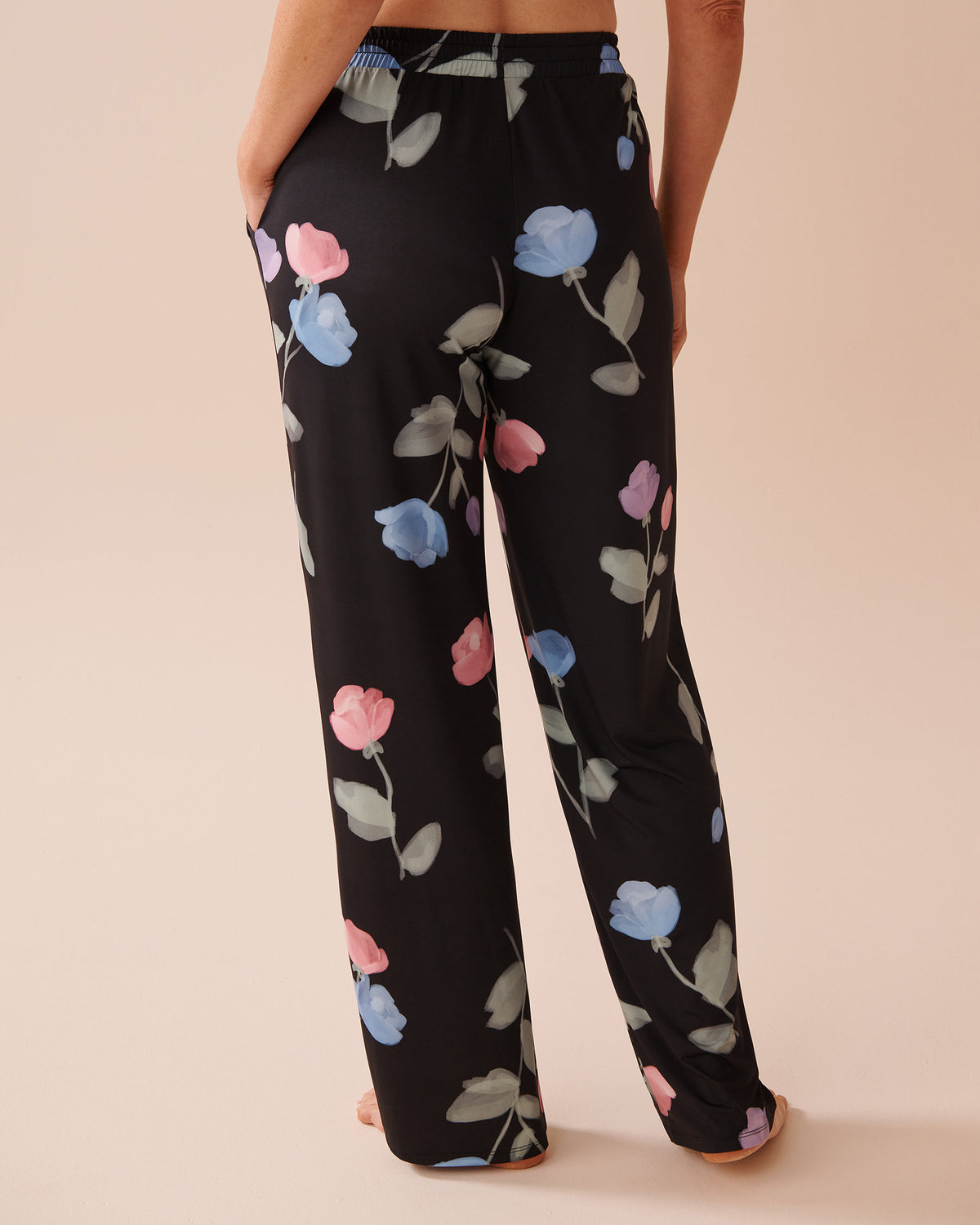 La Vie en Rose_Recycled Fibers Tulip Print Pants_60200115_P00405_02