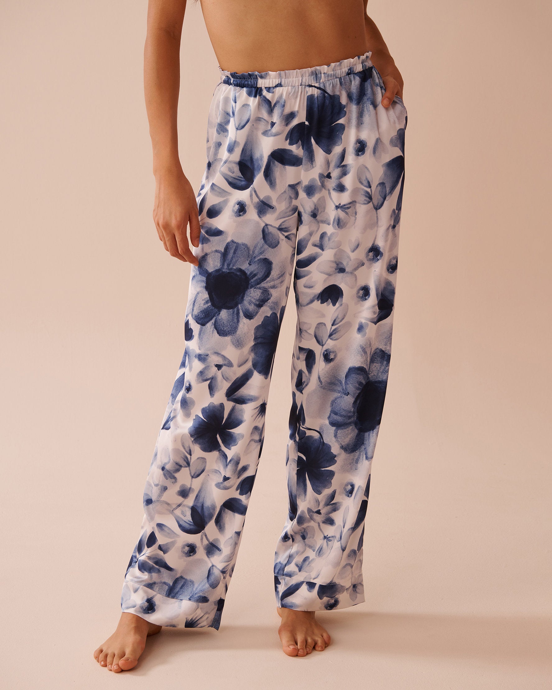 La Vie en Rose_Luxury Edition Blue Floral Print Frill Detail Satin Pants_60200120_P10478_01