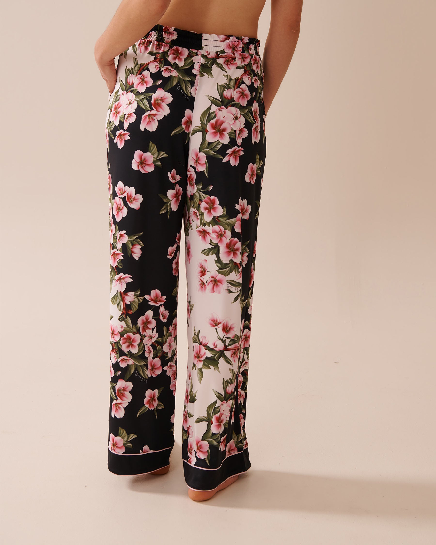La Vie en Rose_Cherry Blossom_Cherry Blossom Print Recycled Fibers Pants_60200139_P00431_02