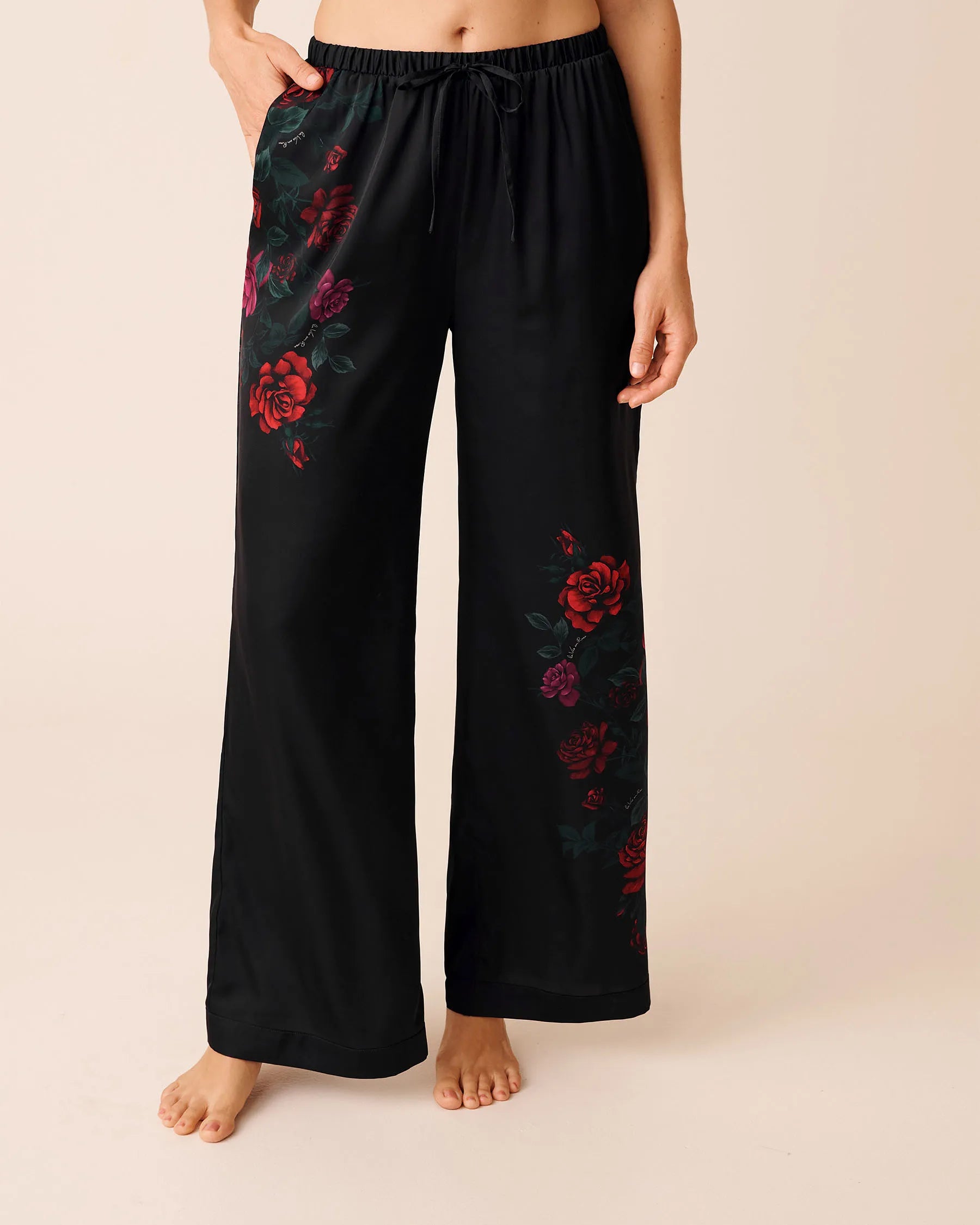 La Vie en Rose_Red Roses Placement_Luxury Edition Red Rose Print Satin Pants_60200155_P00469_03