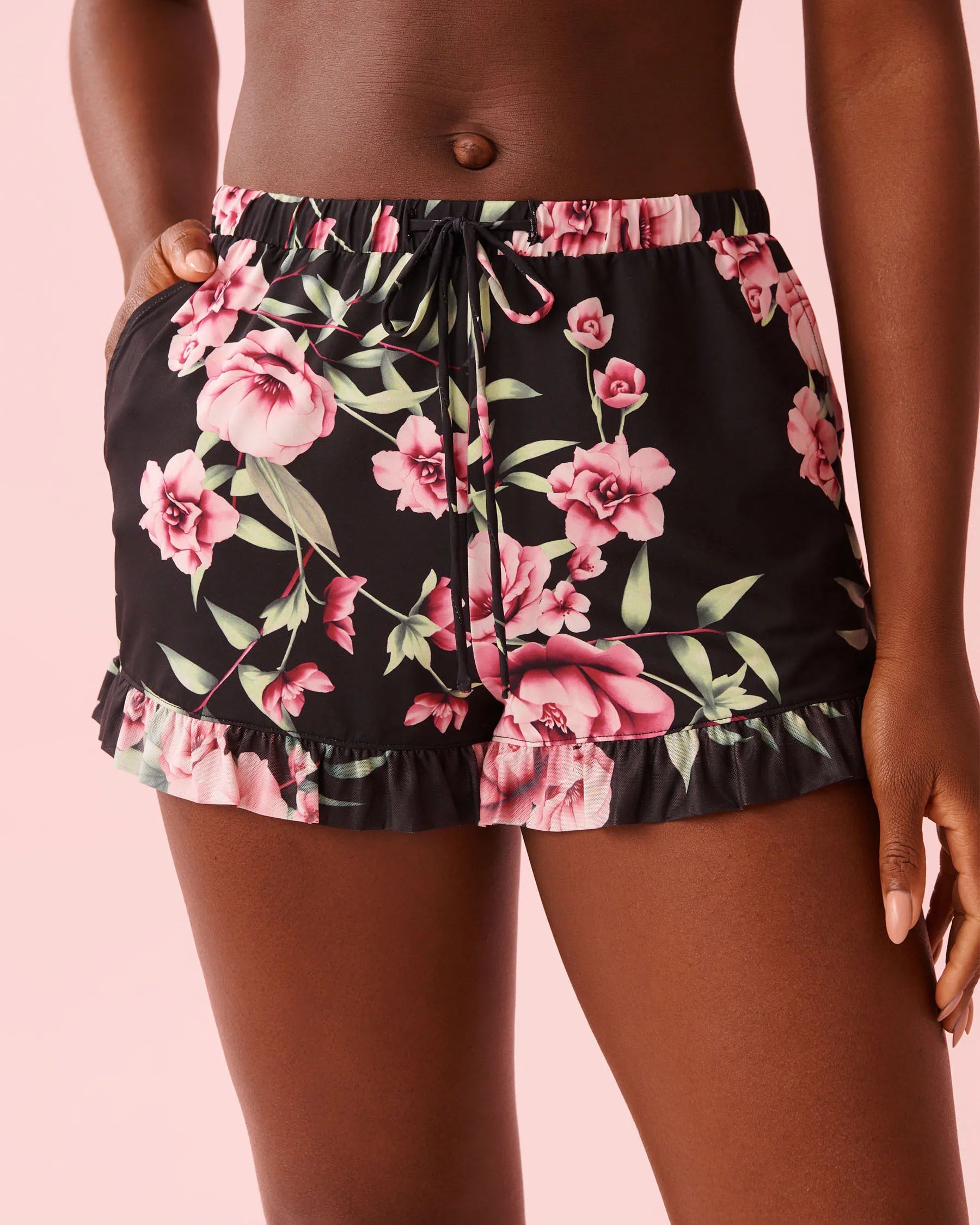 La Vie en Rose_Black & Pink Flowers_Peony Print Recycled Fibers Mesh Trim Shorts_60200168_P00489_01