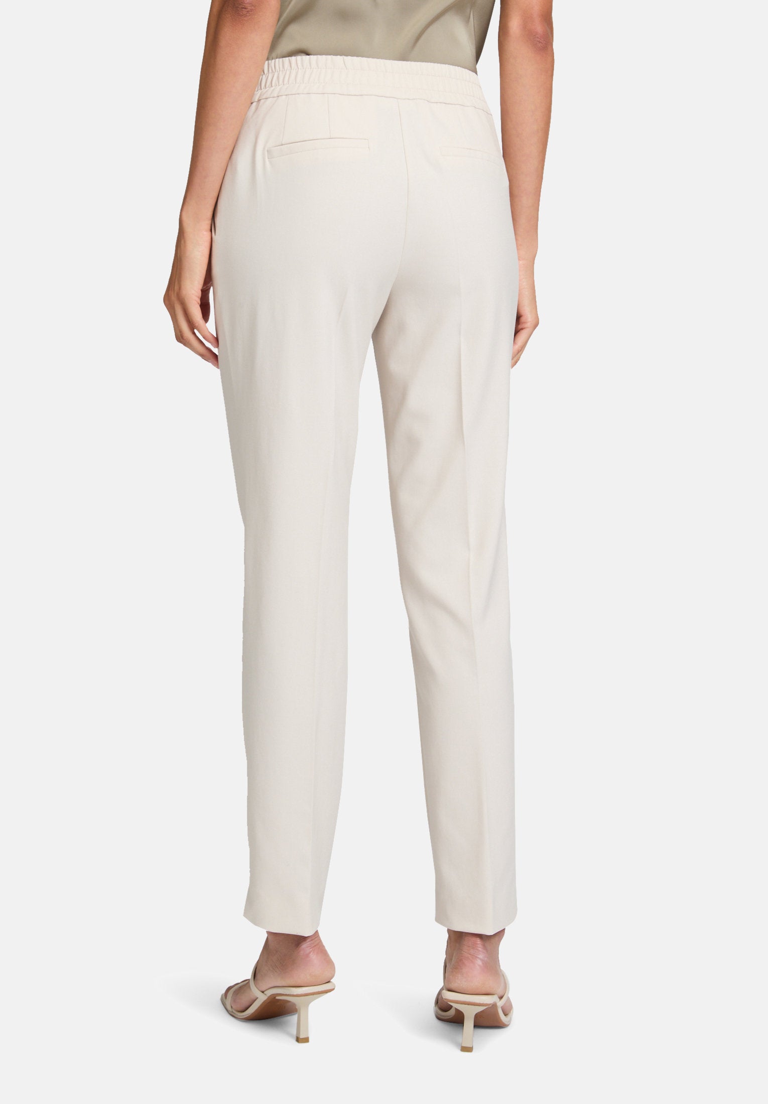 Betty Barclay_Business Trousers with Pressed Creases_6035-1049_1098_03