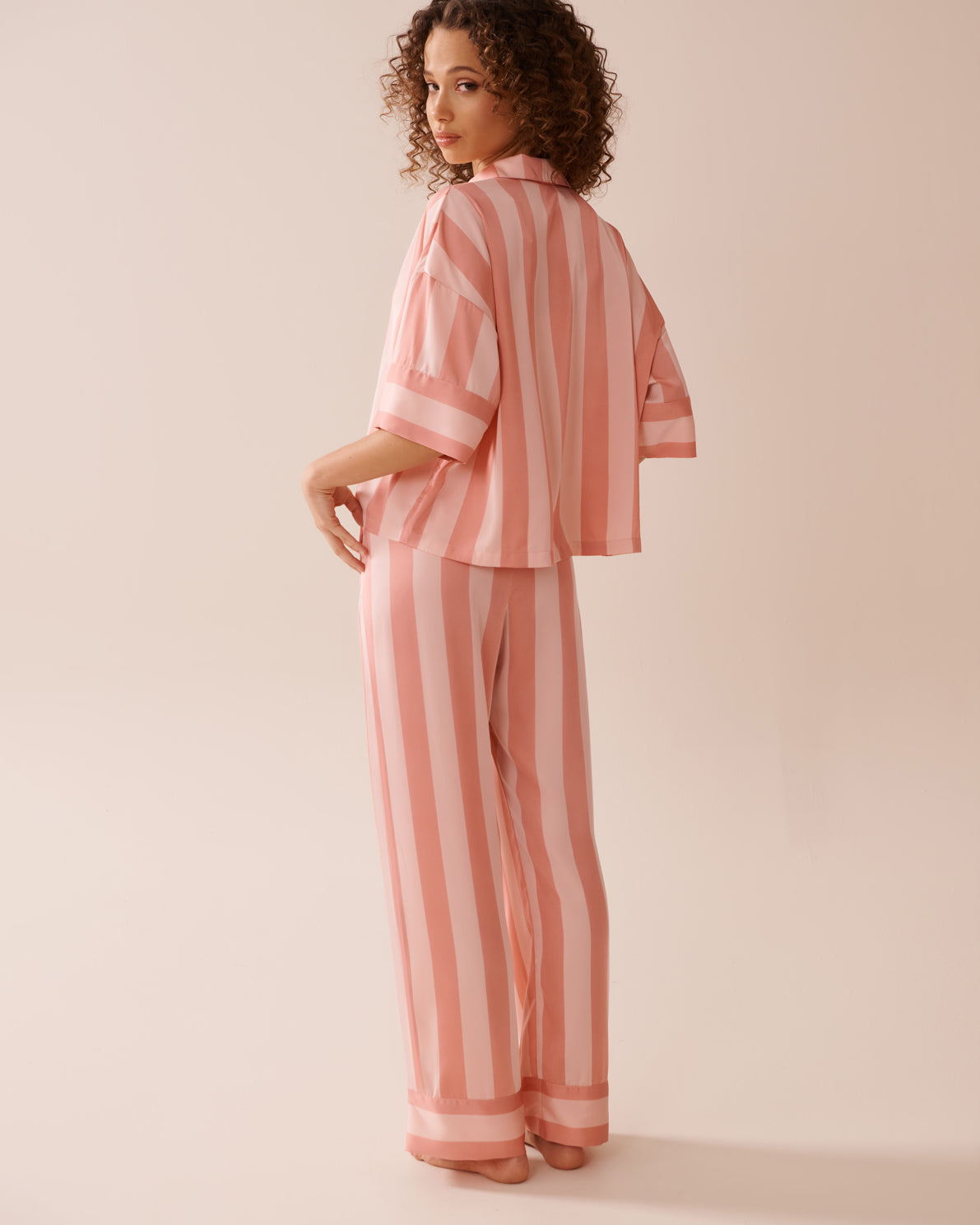 La Vie en Rose_Rose N Peach Stripe_LUXURY EDITION Striped Short Sleeve Satin Pajama Set_60400052_P60356_02