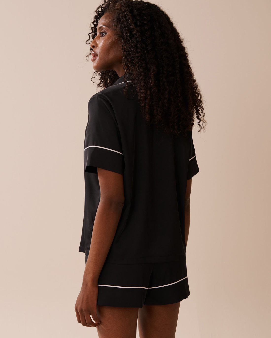 La Vie en Rose_Black Beauty_LUXURY EDITION Short Sleeve Satin Pajama Set_60400058_00001_02