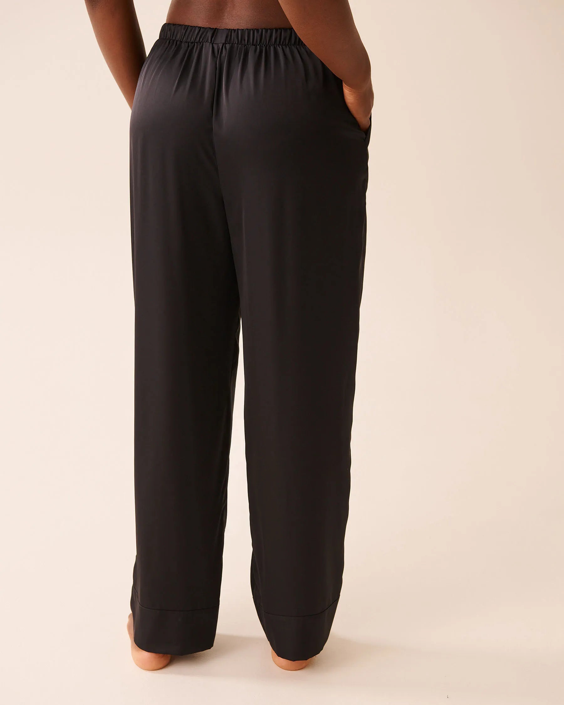 La Vie en Rose_Black Beauty_Luxury Edition Long Sleeve Satin Pajama Set_60400063_00001_05