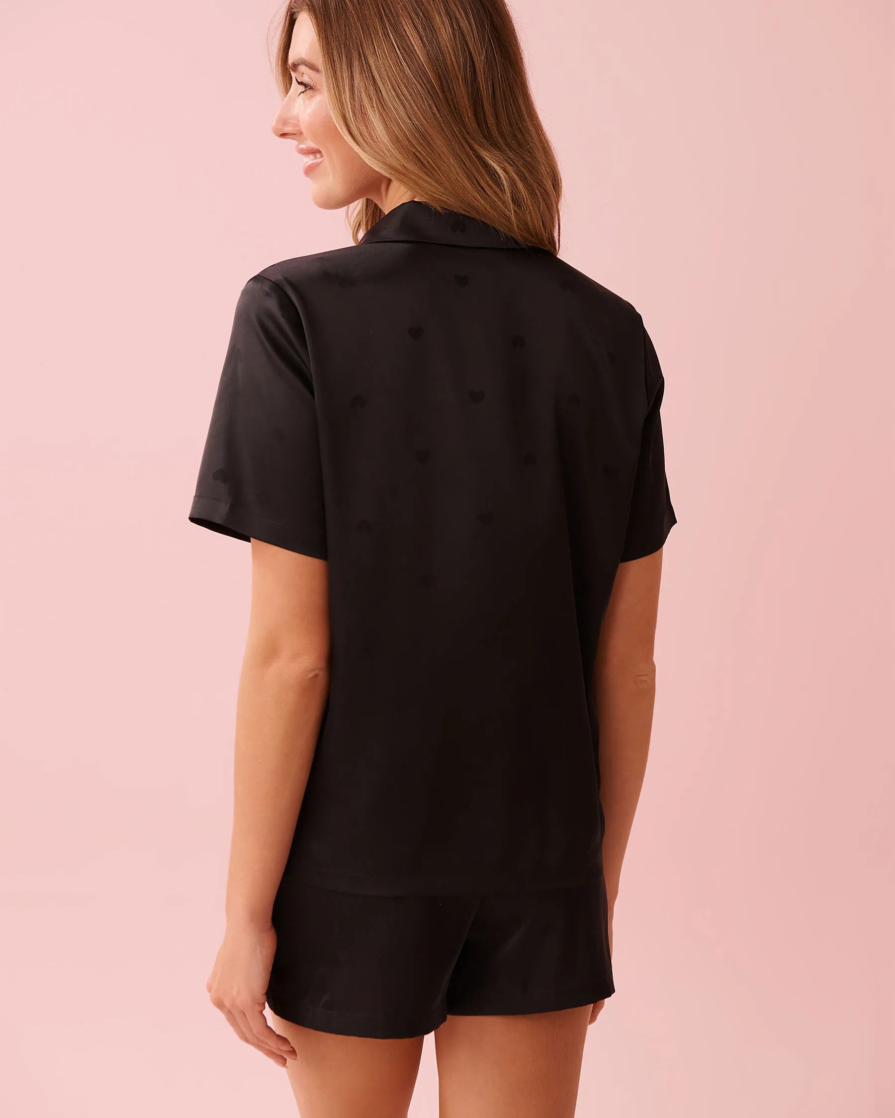 La Vie en Rose_Black Heart Jacquard_LUXURY EDITION Short Sleeve Heart Jacquard Satin Pajama Set_60400068_P00488_02