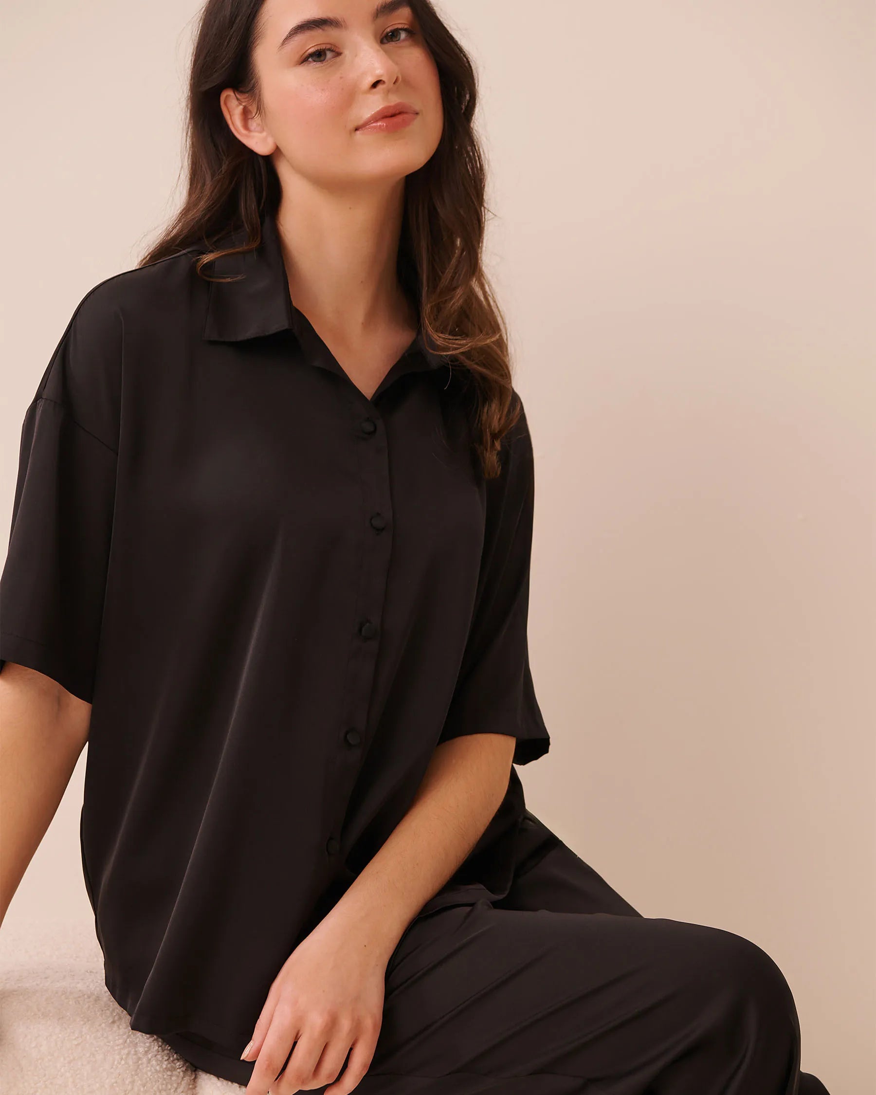 La Vie en Rose Black Beauty Women LUXURY EDITION Short Sleeve Satin Pajama Set SKU: 60400076_00001 Image 03