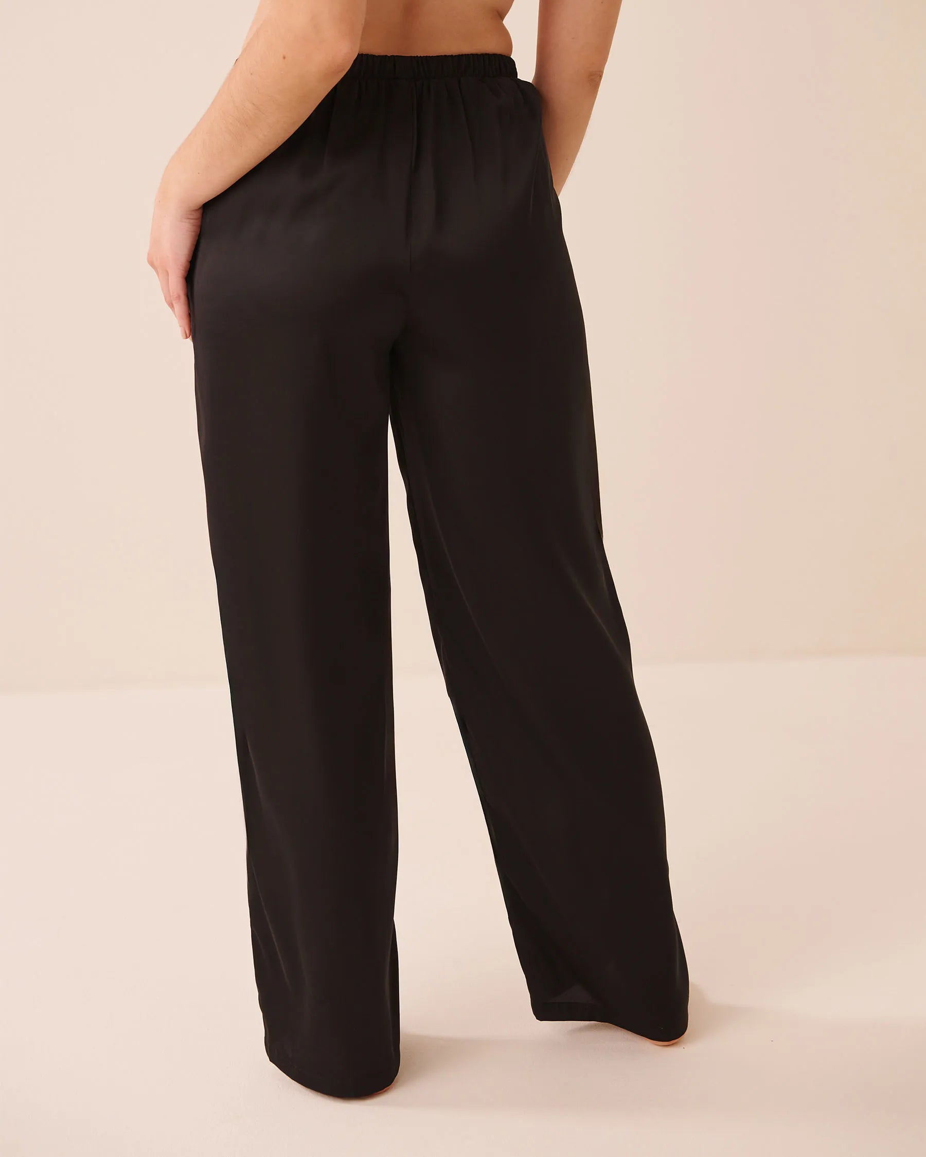 La Vie en Rose Black Beauty Women LUXURY EDITION Short Sleeve Satin Pajama Set SKU: 60400076_00001 Image 05