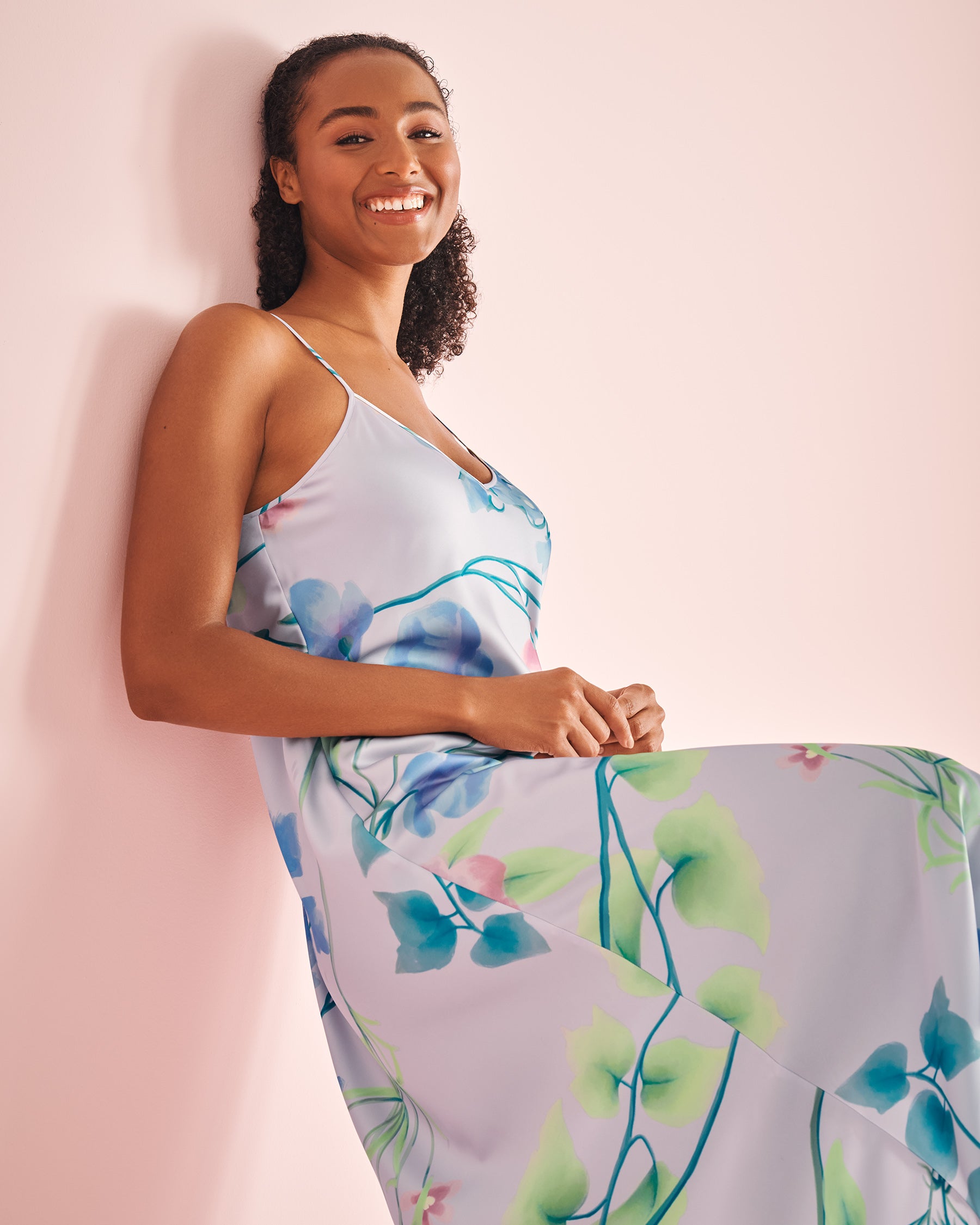 La Vie en Rose_Luxury Edition Lavender Garden Print Long Satin Nightie_60500171_P50088_05