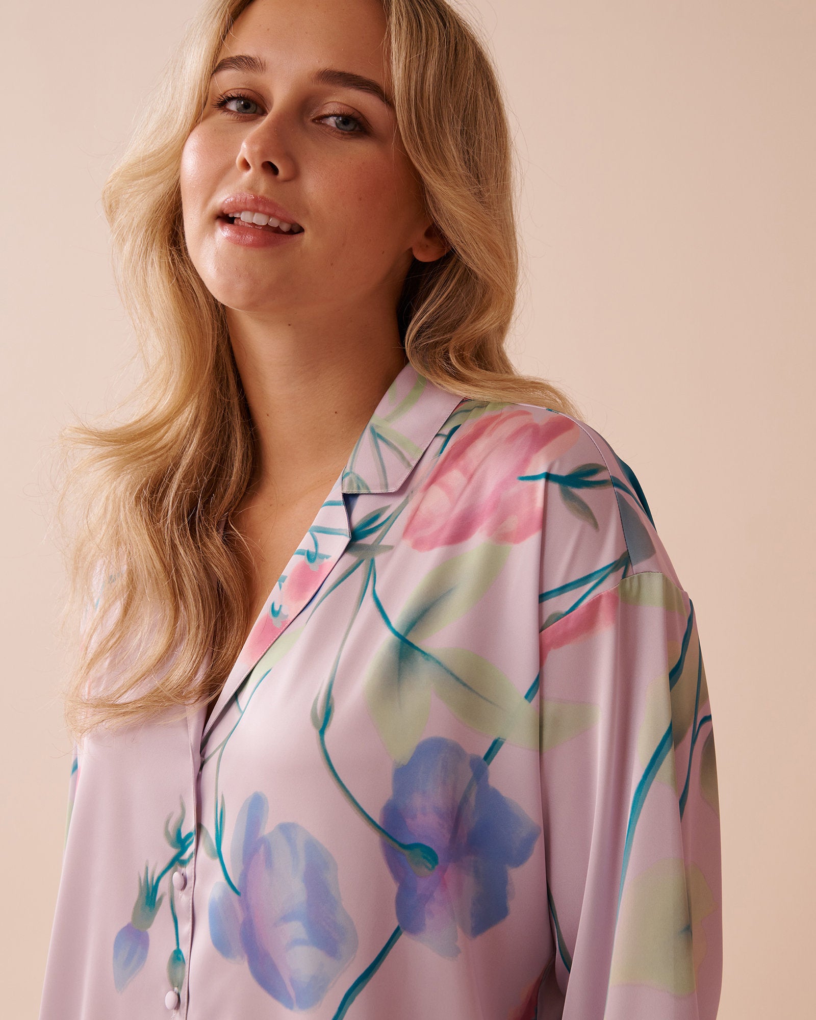 La Vie en Rose_Luxury Edition Lavender Garden Print Long Sleeve Satin Sleepshirt_60500172_P50088_03