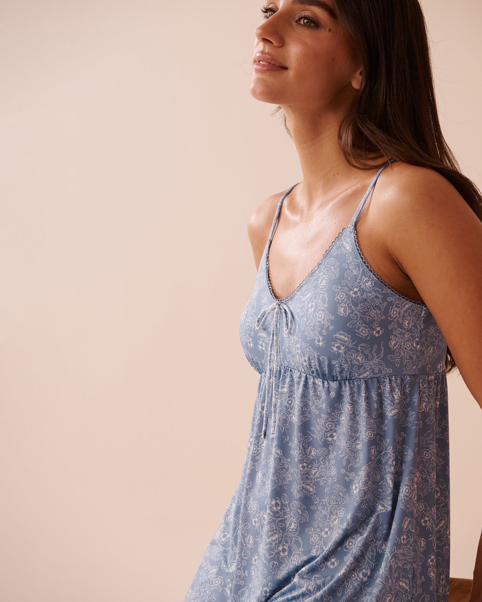 La Vie en Rose_White Floral Print Recycled Fibers Ruffled Nightie_60500178_P40421_03