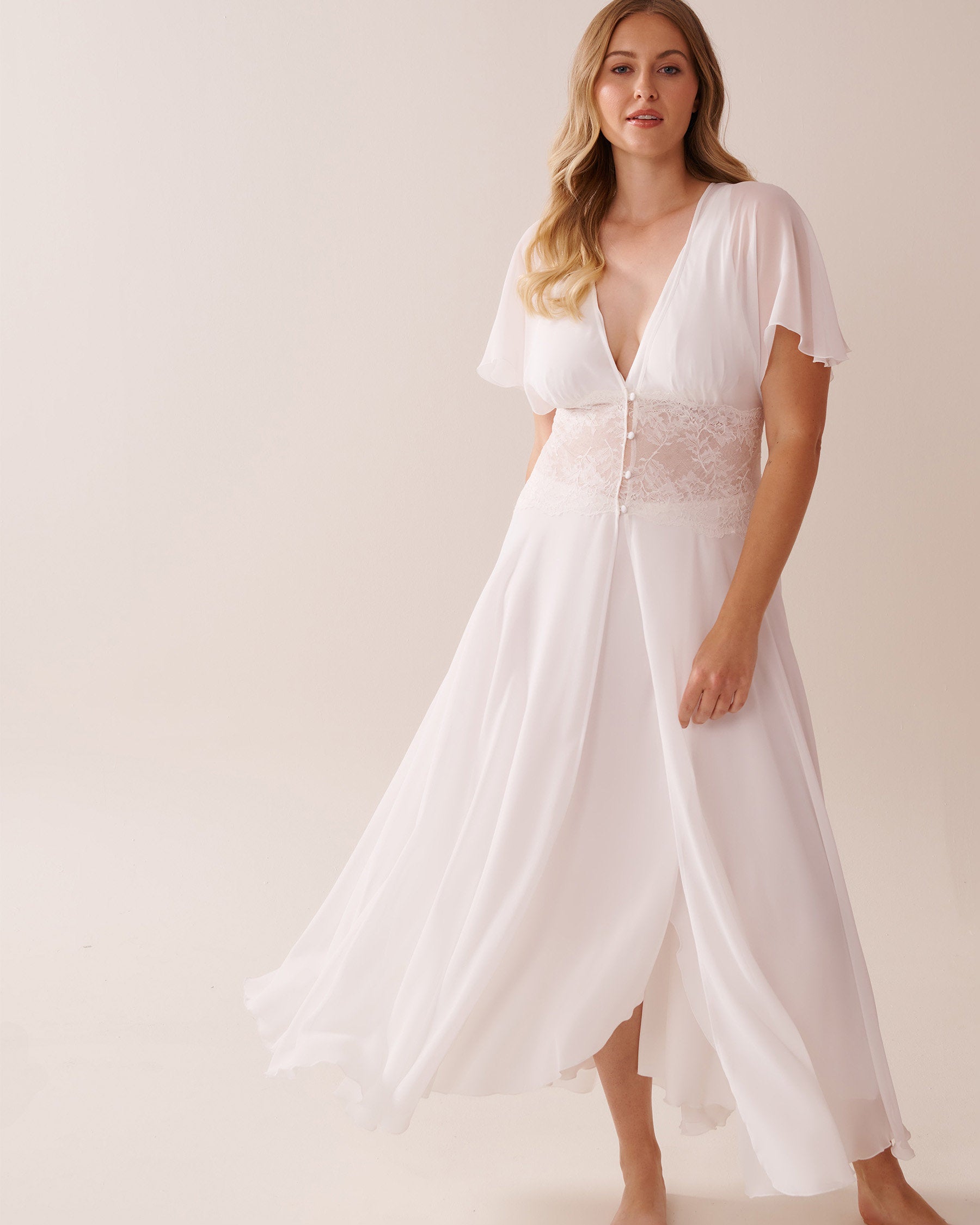 La Vie en Rose_Luxury Edition Bridal Chiffon and Lace Open Front Nightie_60500180_10011_03