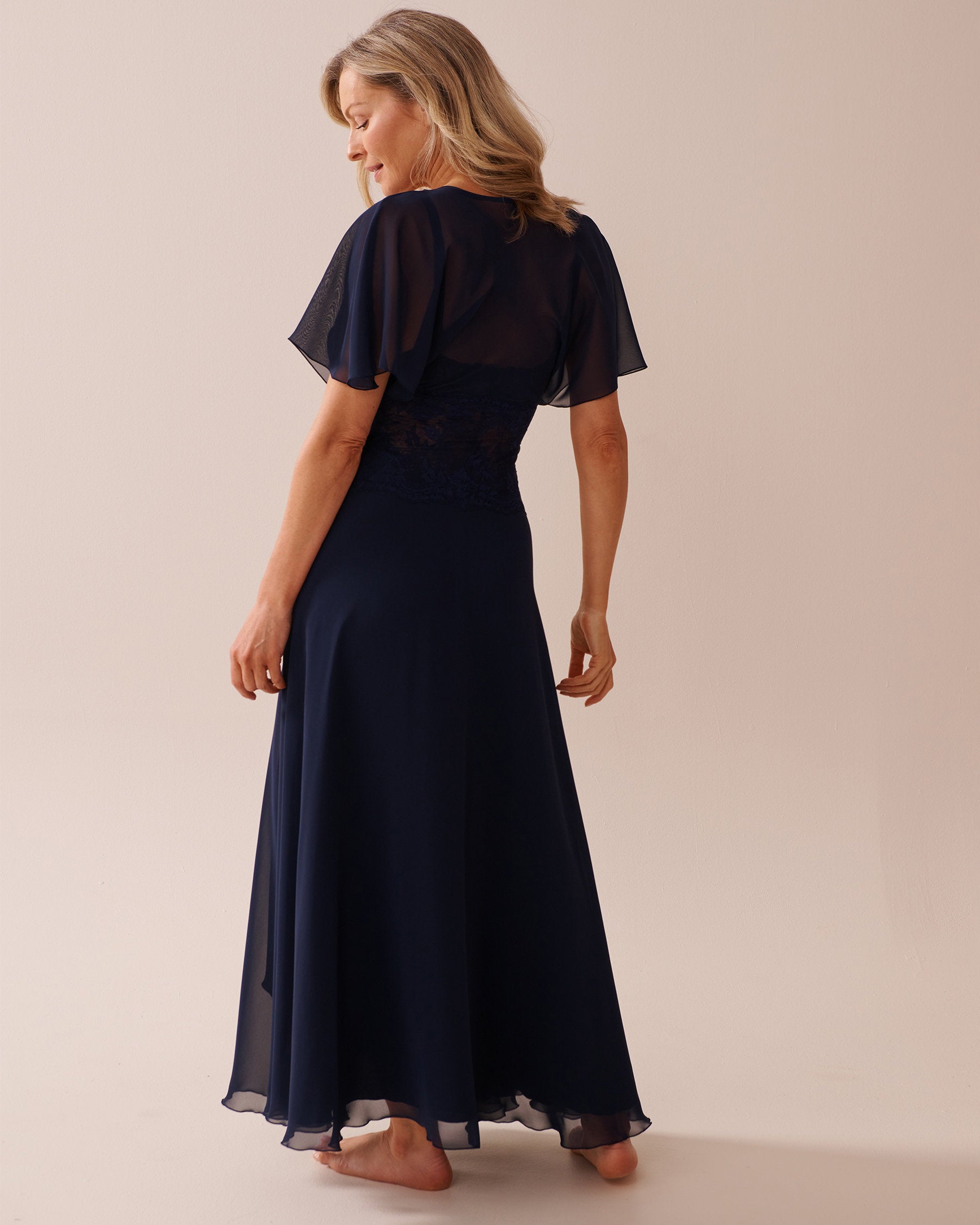 La Vie en Rose_Luxury Edition Chiffon and Lace Open Front Nightie_60500180_40099_02