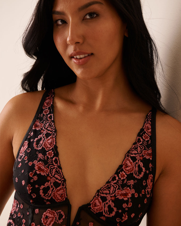 La Vie en Rose_Pink & Black Flowers_Embroidered Mesh Plunge Nightie_60500197_P00434_03