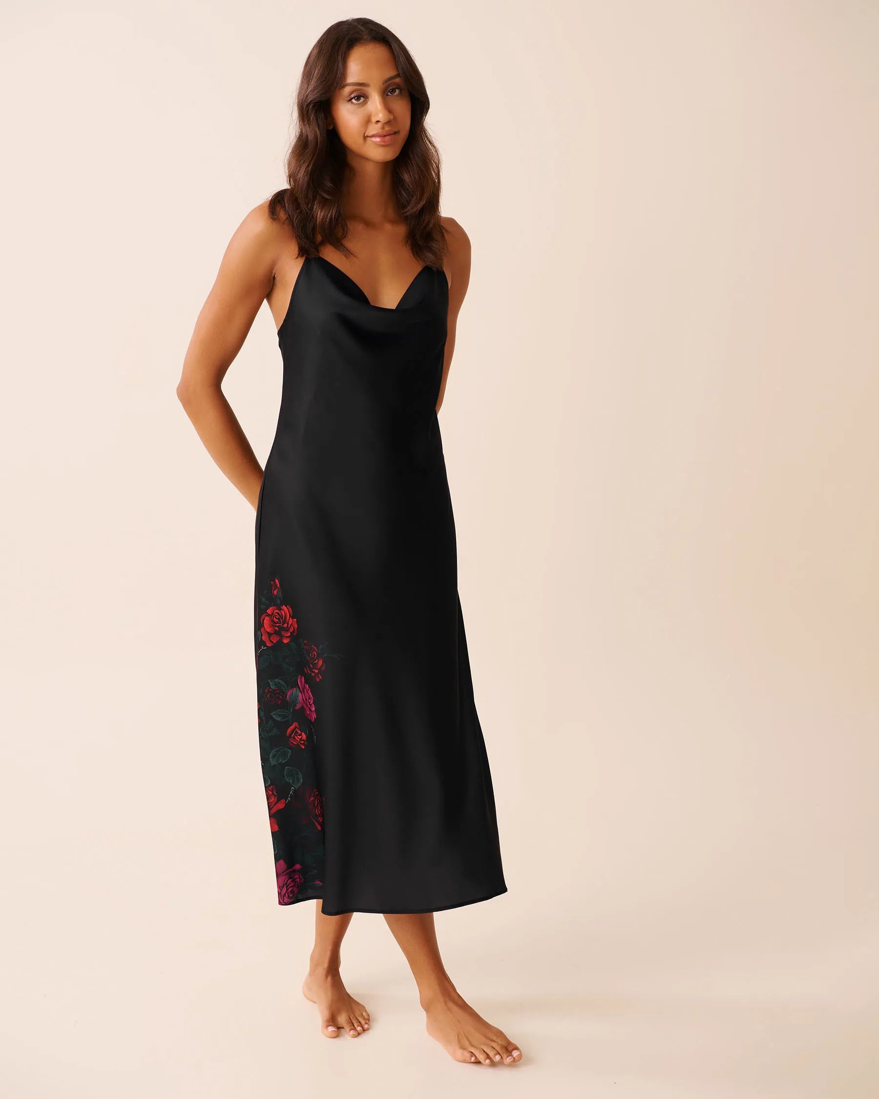 La Vie en Rose_Red Roses Placement_Luxury Edition Red Rose Print Long Satin Nightie_60500211_P00469_04