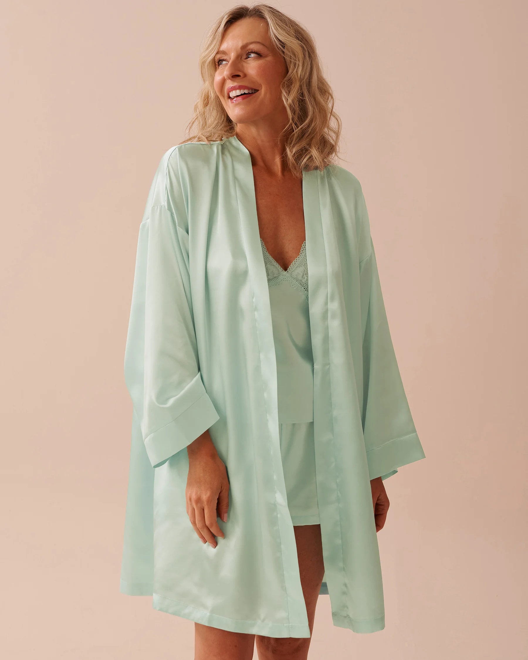 Shiny Satin Kimono_60600084_40186_01