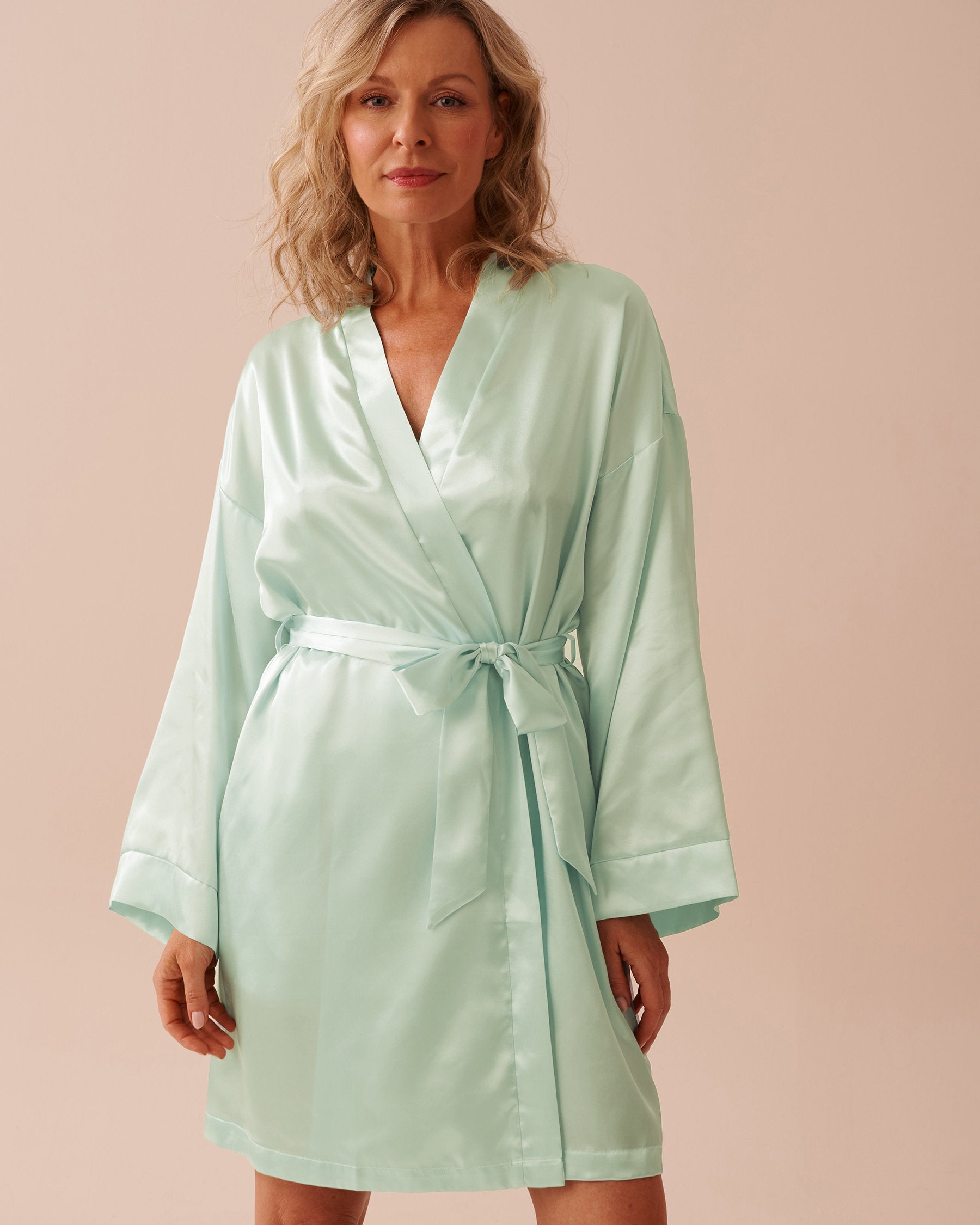 Shiny Satin Kimono_60600084_40186_03