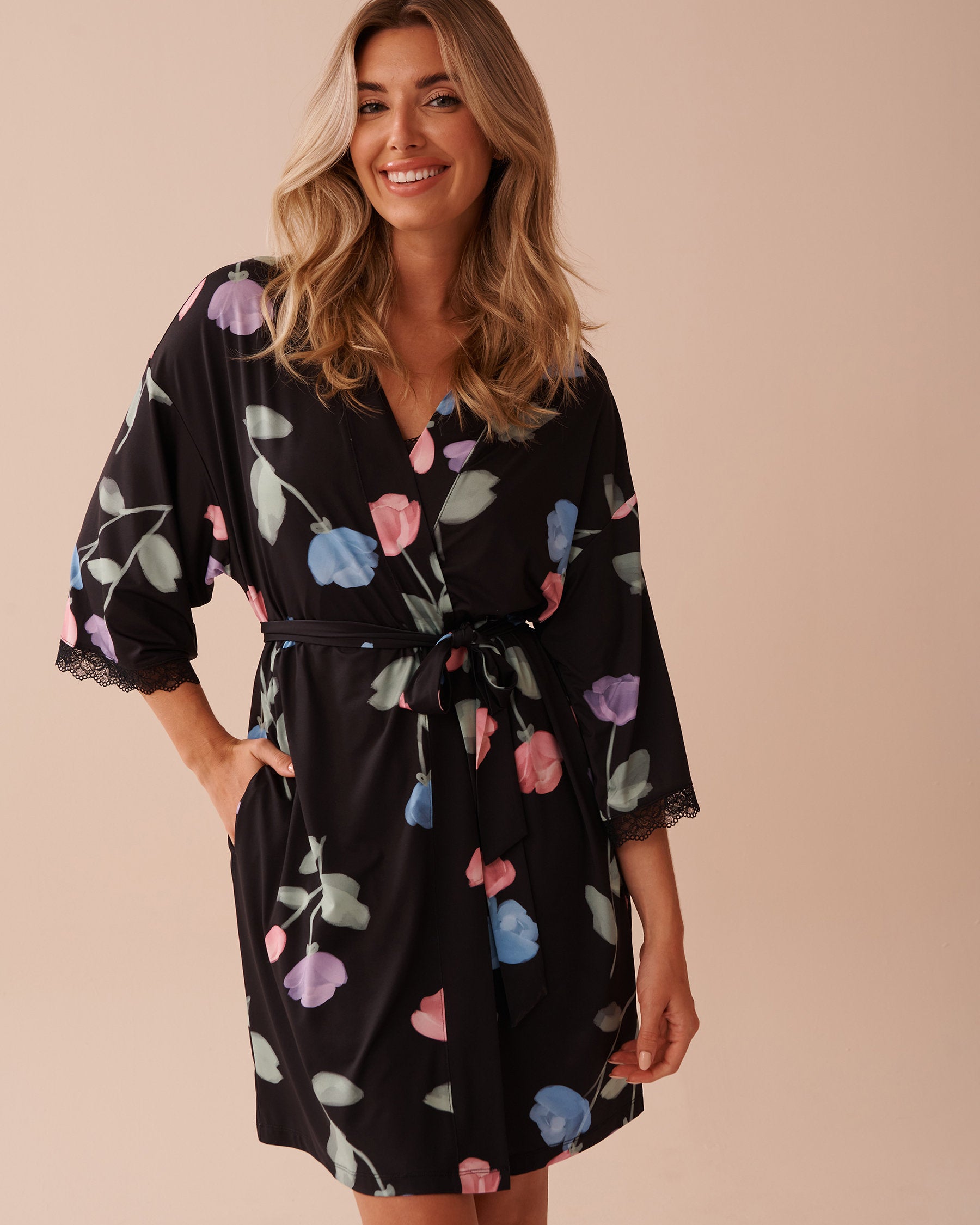 La Vie en Rose_Recycled Fibers Tulip Print Lace Trim Kimono_60600086_P00405_06