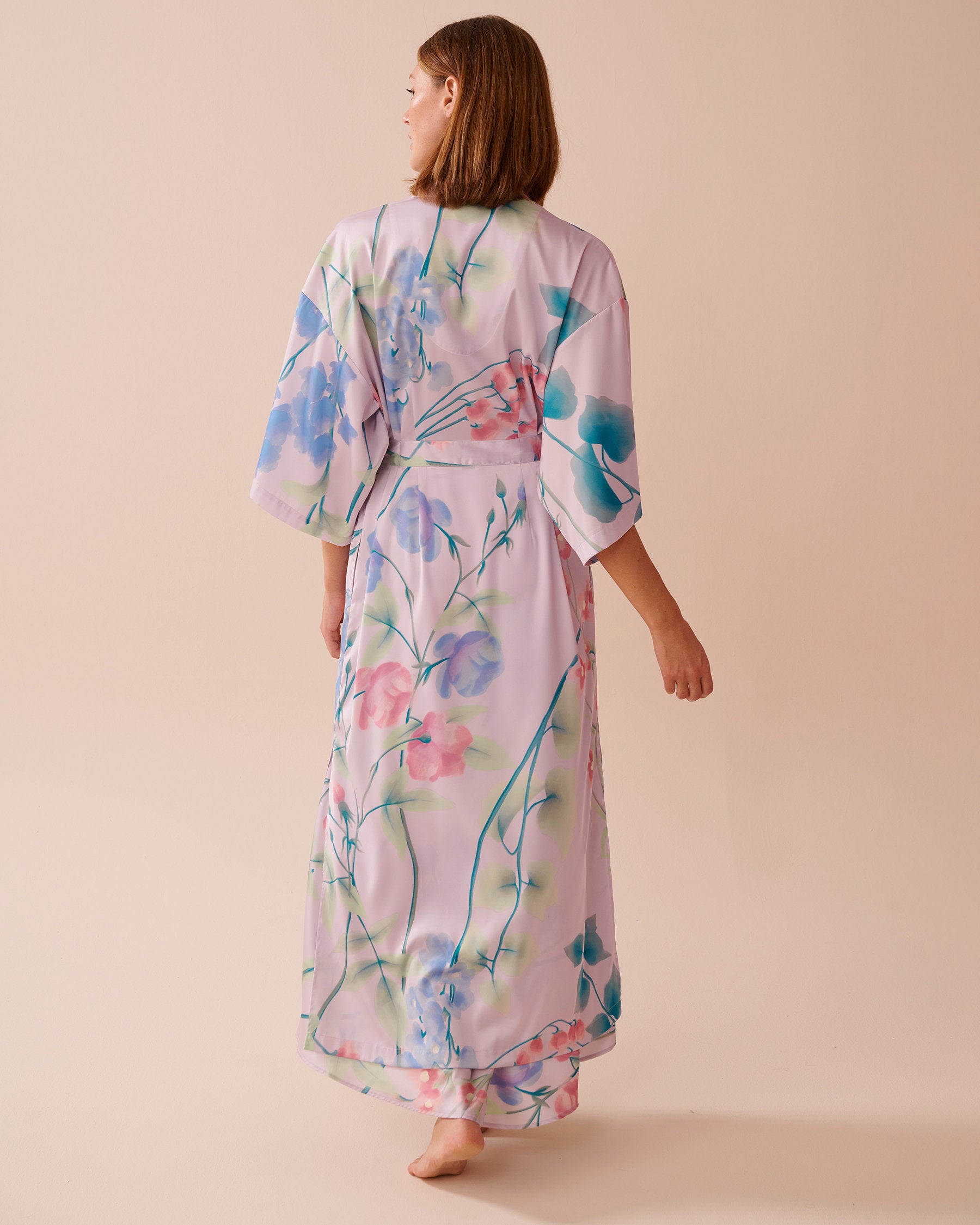 La Vie en Rose_Luxury Edition Lavender Garden Print Long Satin Kimono_60600087_P50088_02