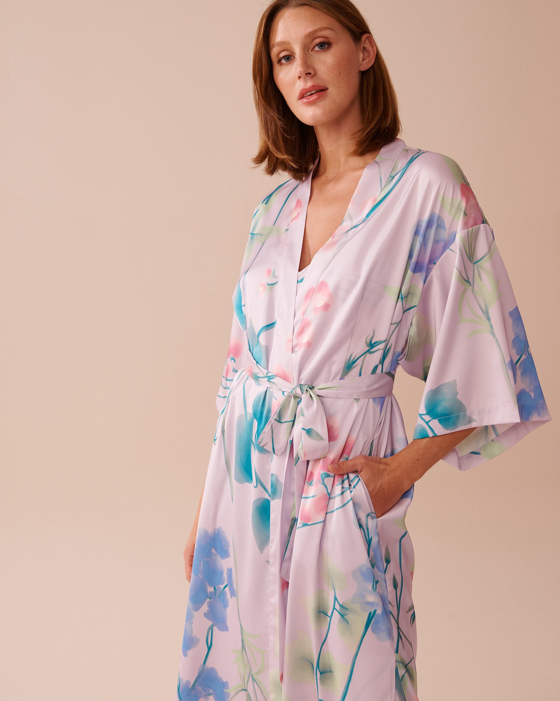 La Vie en Rose_Luxury Edition Lavender Garden Print Long Satin Kimono_60600087_P50088_03