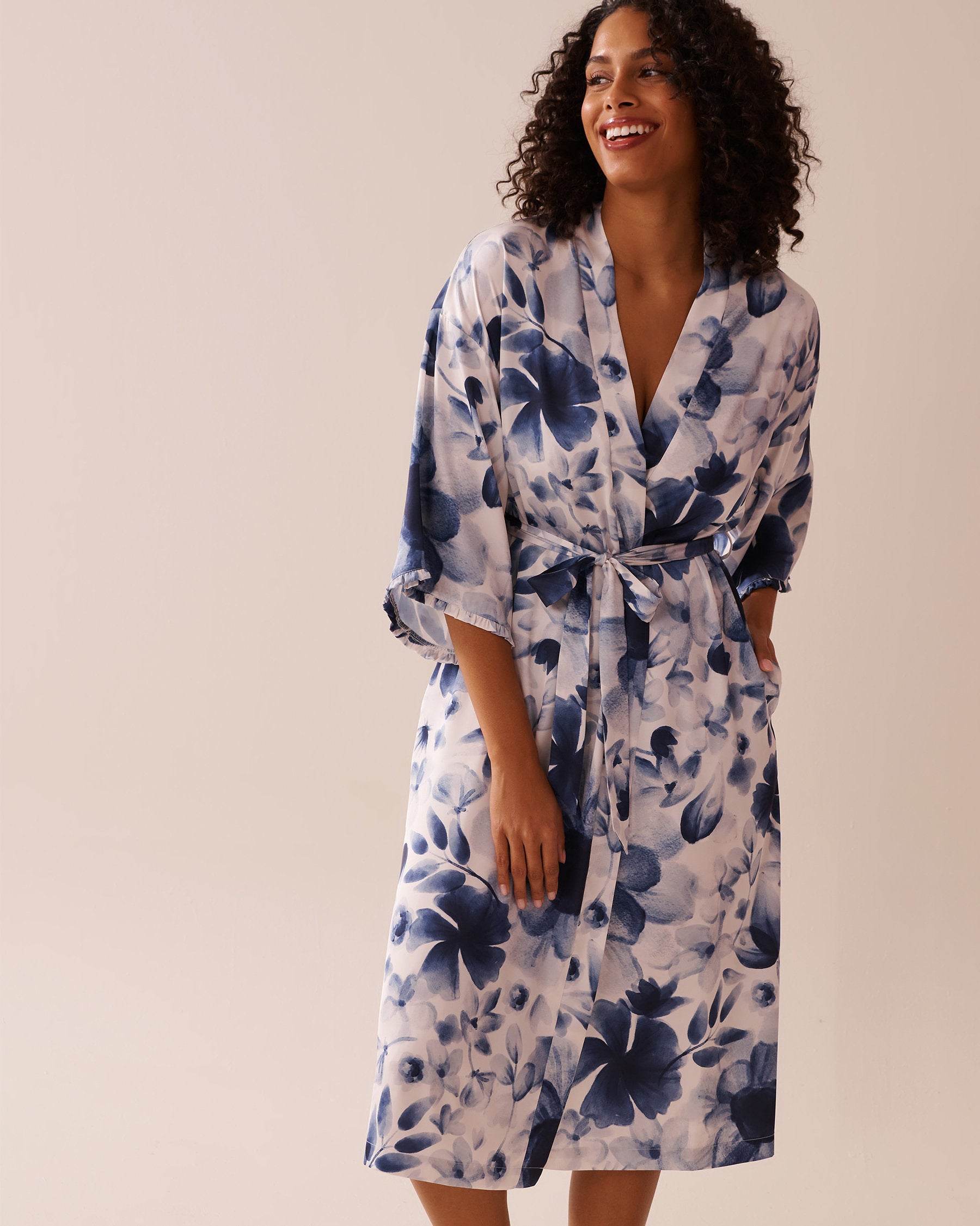 La Vie en Rose_Luxury Edition Blue Floral Print Frill Detail Satin Kimono_60600089_P10478_01