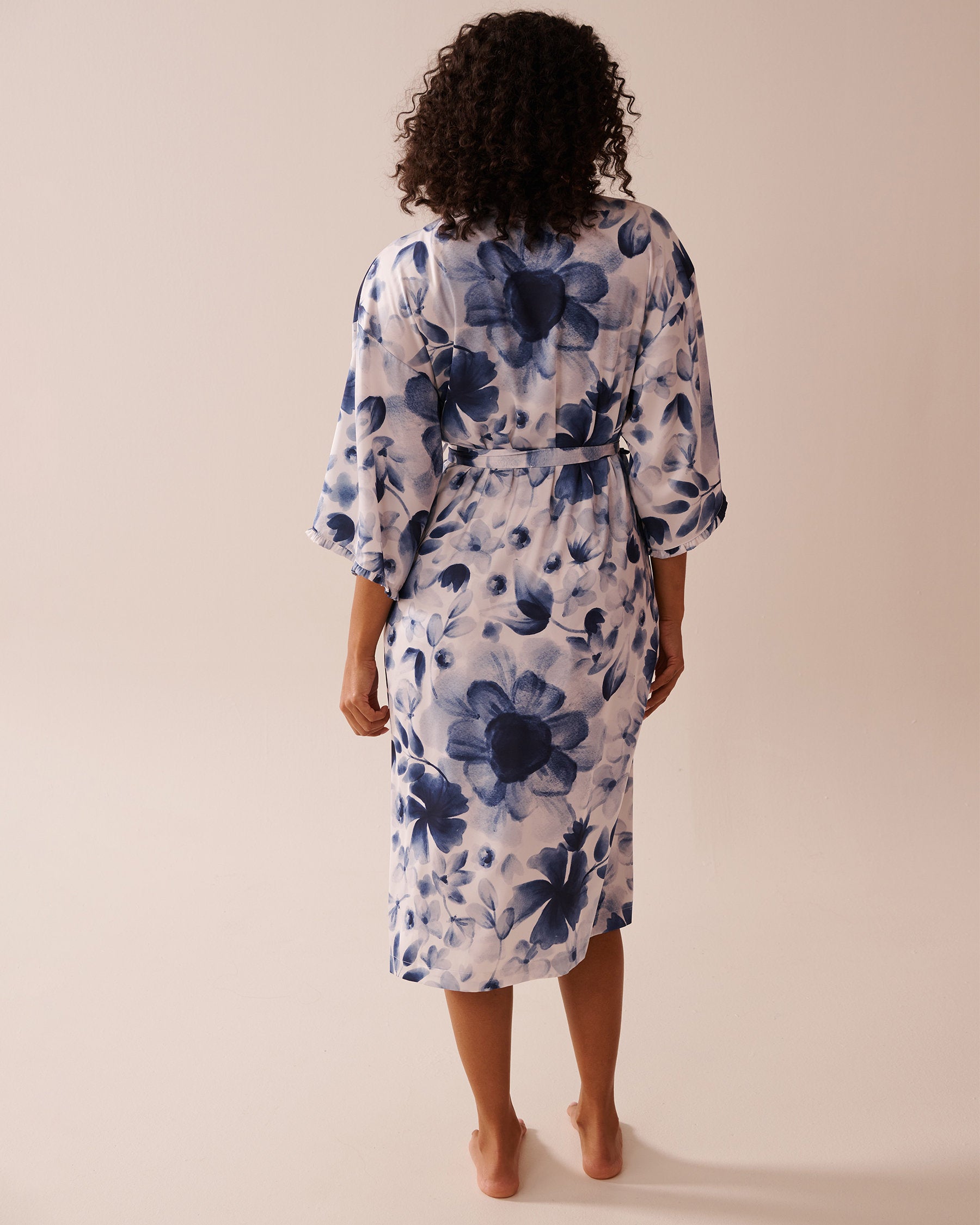 La Vie en Rose_Luxury Edition Blue Floral Print Frill Detail Satin Kimono_60600089_P10478_02