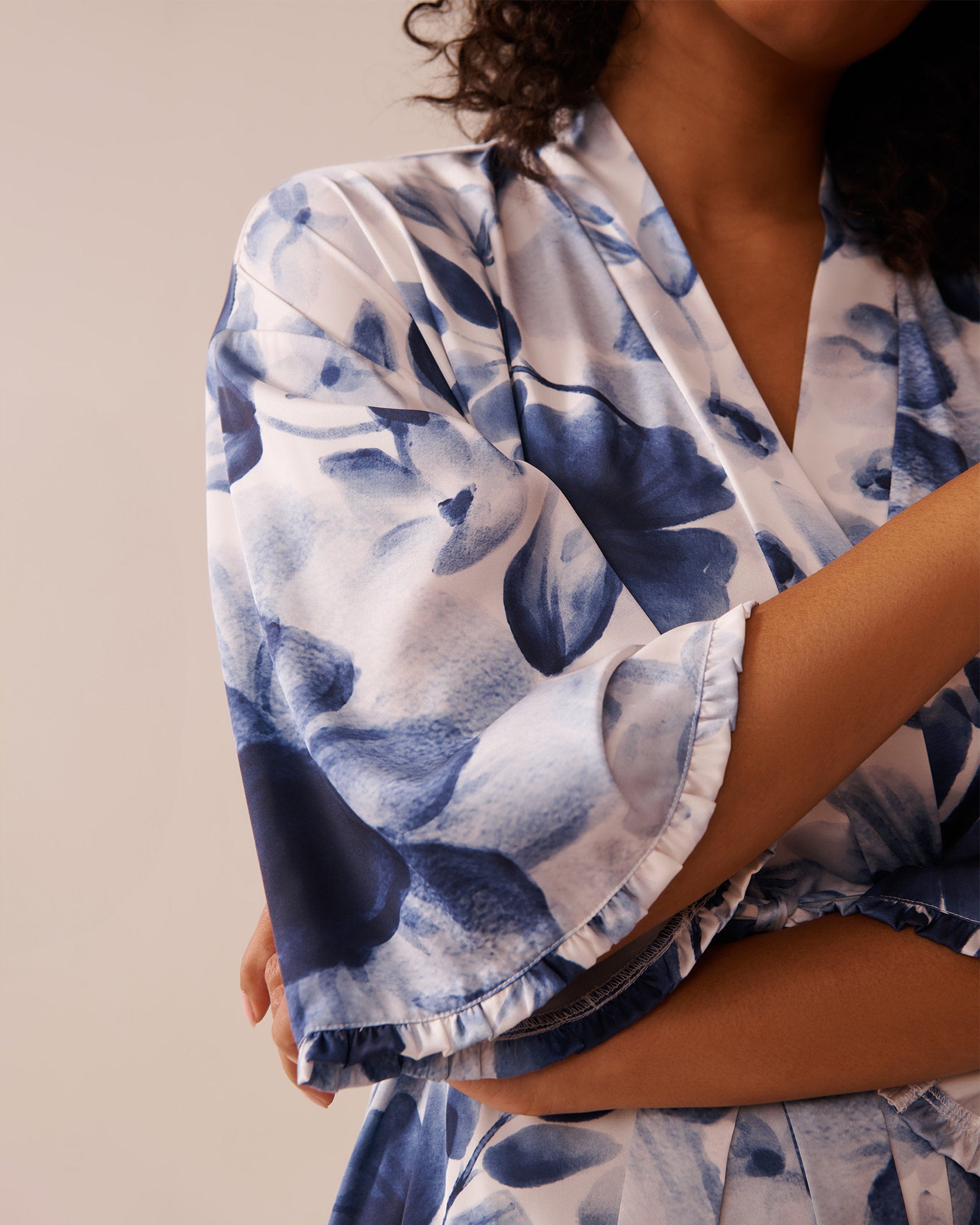 La Vie en Rose_Luxury Edition Blue Floral Print Frill Detail Satin Kimono_60600089_P10478_03