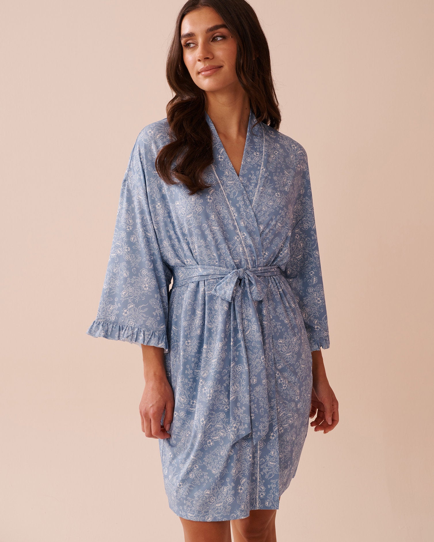 La Vie en Rose_White Floral Print Recycled Fibers Ruffled Kimono_60600091_P40421_01