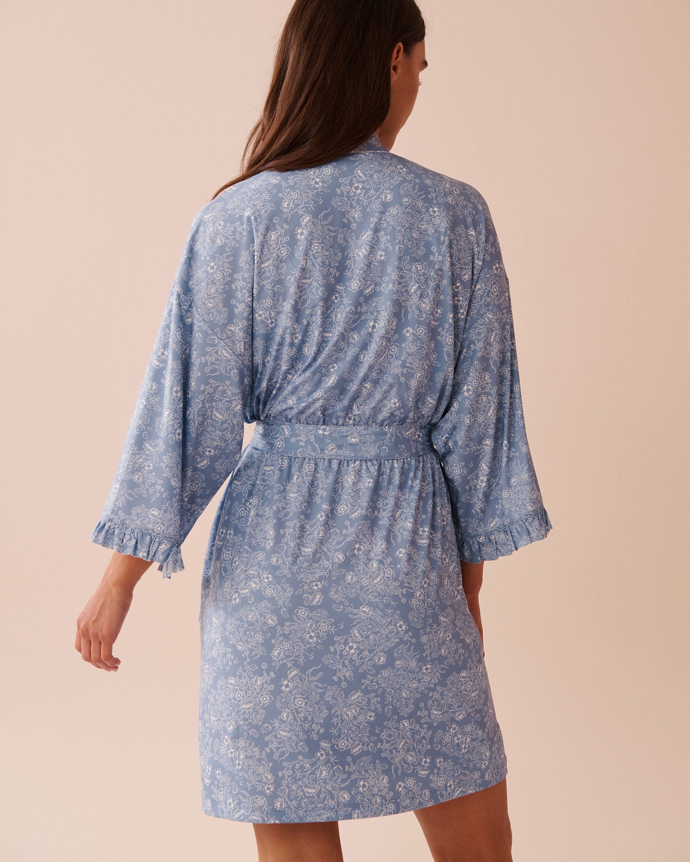 La Vie en Rose_White Floral Print Recycled Fibers Ruffled Kimono_60600091_P40421_02