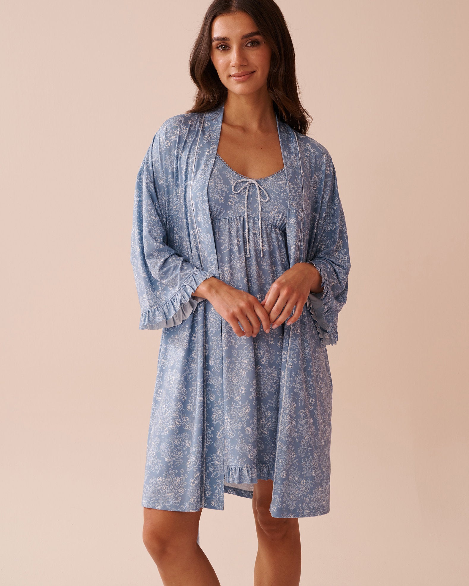 La Vie en Rose_White Floral Print Recycled Fibers Ruffled Kimono_60600091_P40421_04