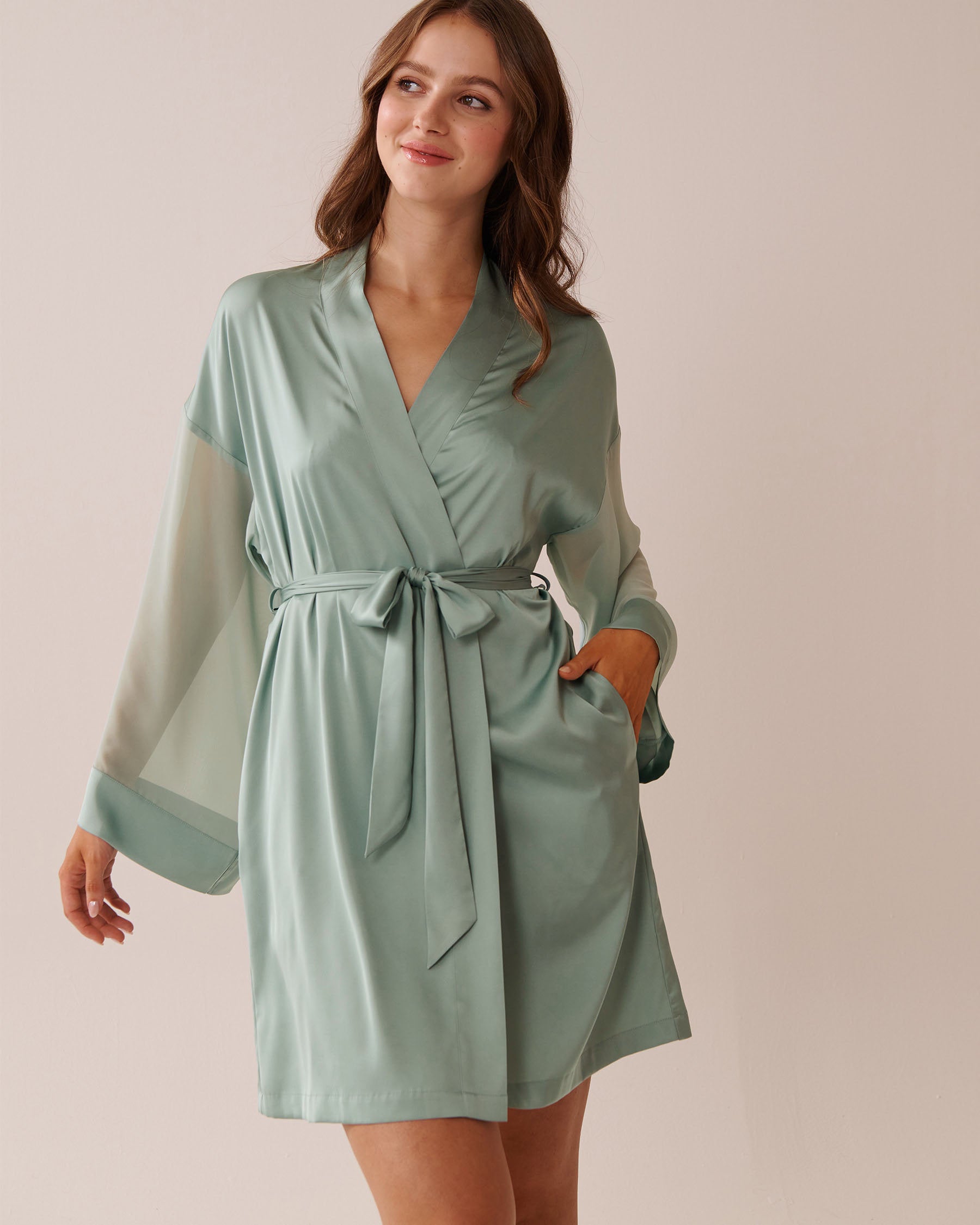 La Vie en Rose_Luxury Edition Chiffon and Satin Kimono_60600092_40218_02