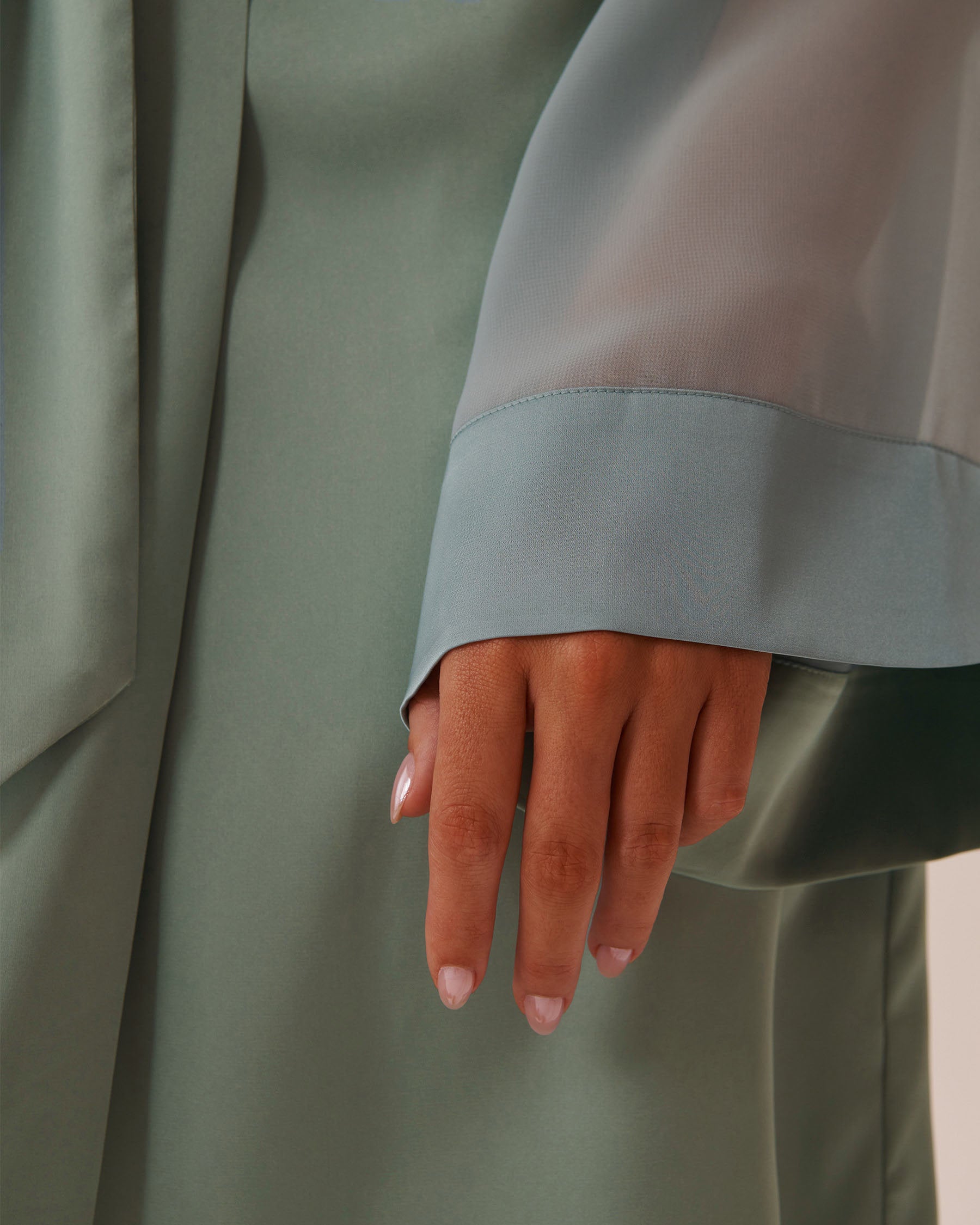 La Vie en Rose_Luxury Edition Chiffon and Satin Kimono_60600092_40218_04