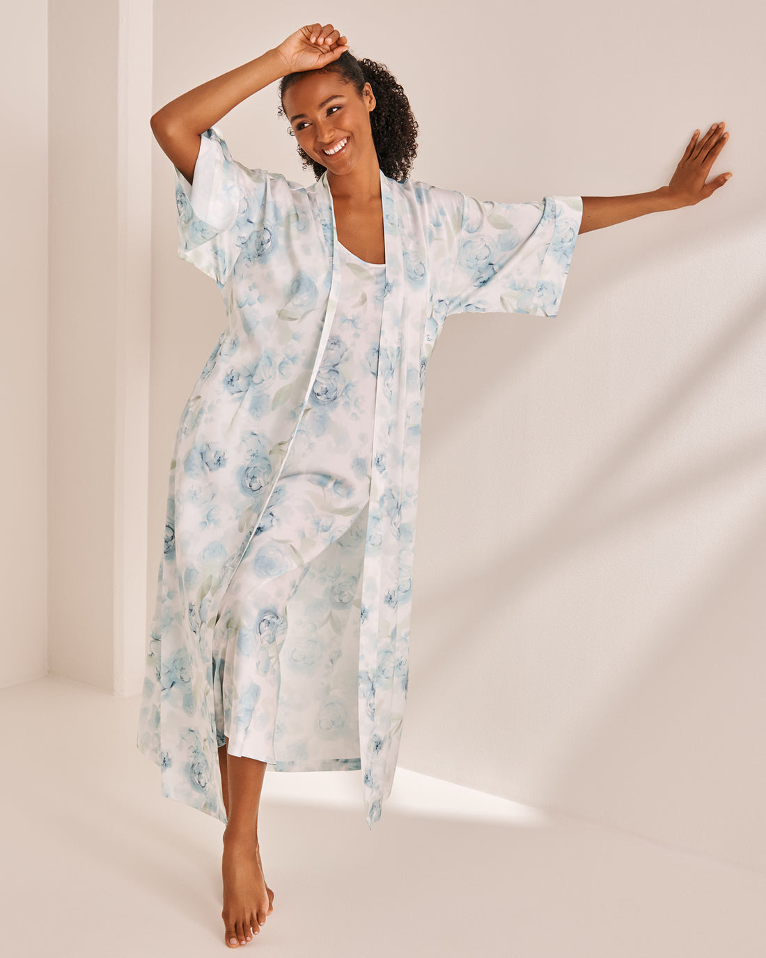 La Vie en Rose_Multi Blue Roses_LUXURY EDITION Blue Rose Print Long Satin Kimono_60600093_P10495_02