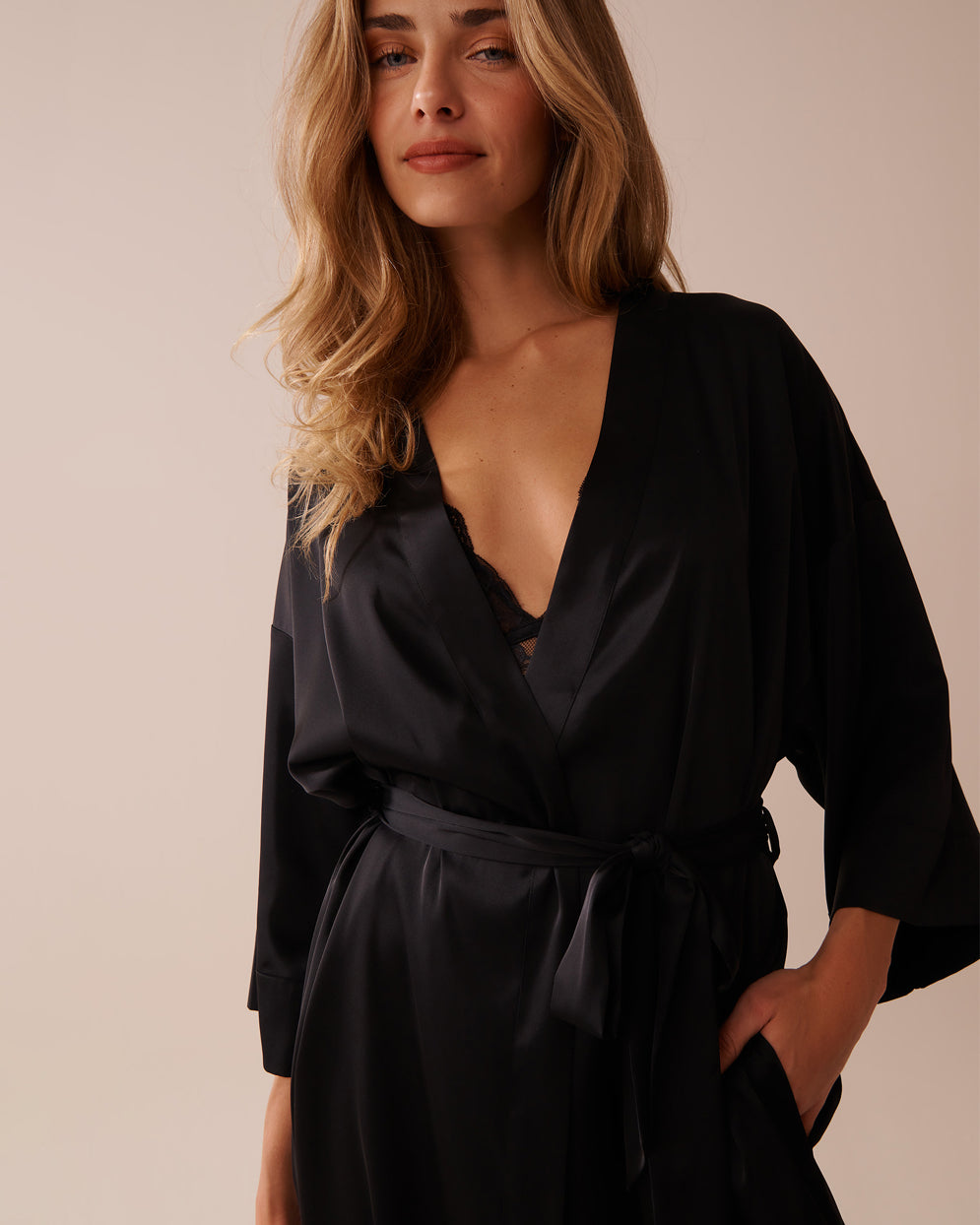 La Vie en Rose_Black Beauty_LUXURY EDITION Satin Kimono_60600094_00001_03