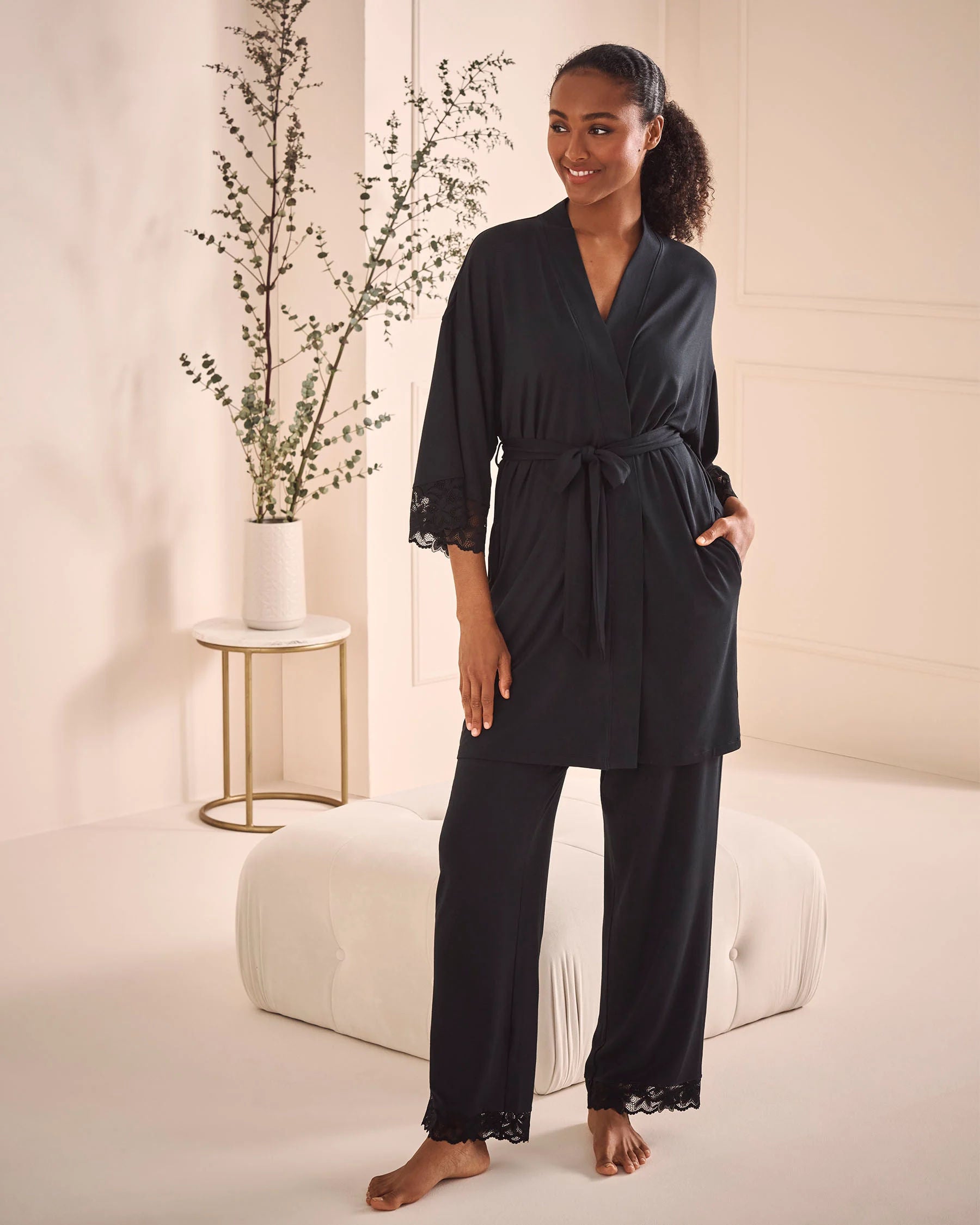 La Vie en Rose_Black Beauty_Lace Detail Modal Kimono_60600100_00001_01