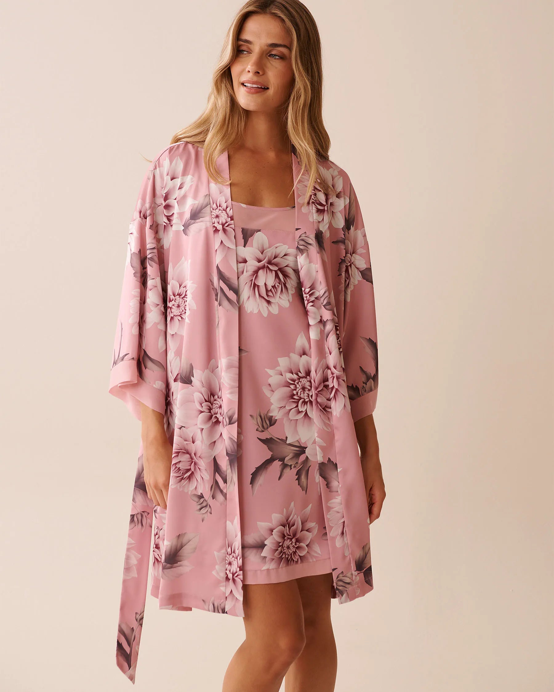 La Vie en Rose_Zephyr Flowers_Dahlia Print Satin and Chiffon Kimono_60600101_P60399_04