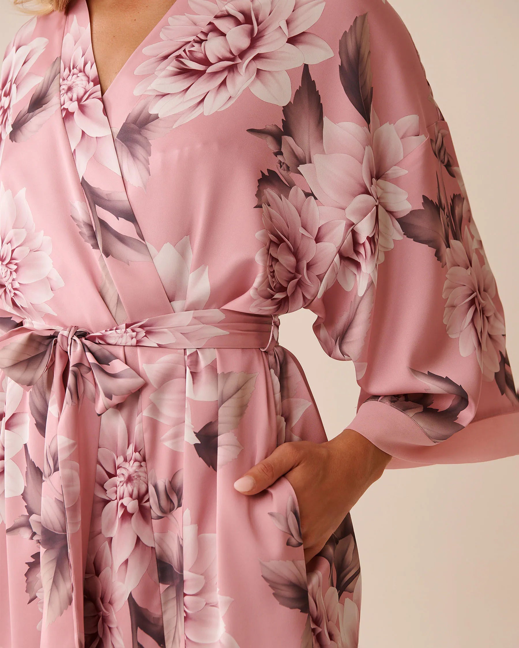 La Vie en Rose_Zephyr Flowers_Dahlia Print Satin and Chiffon Kimono_60600101_P60399_07