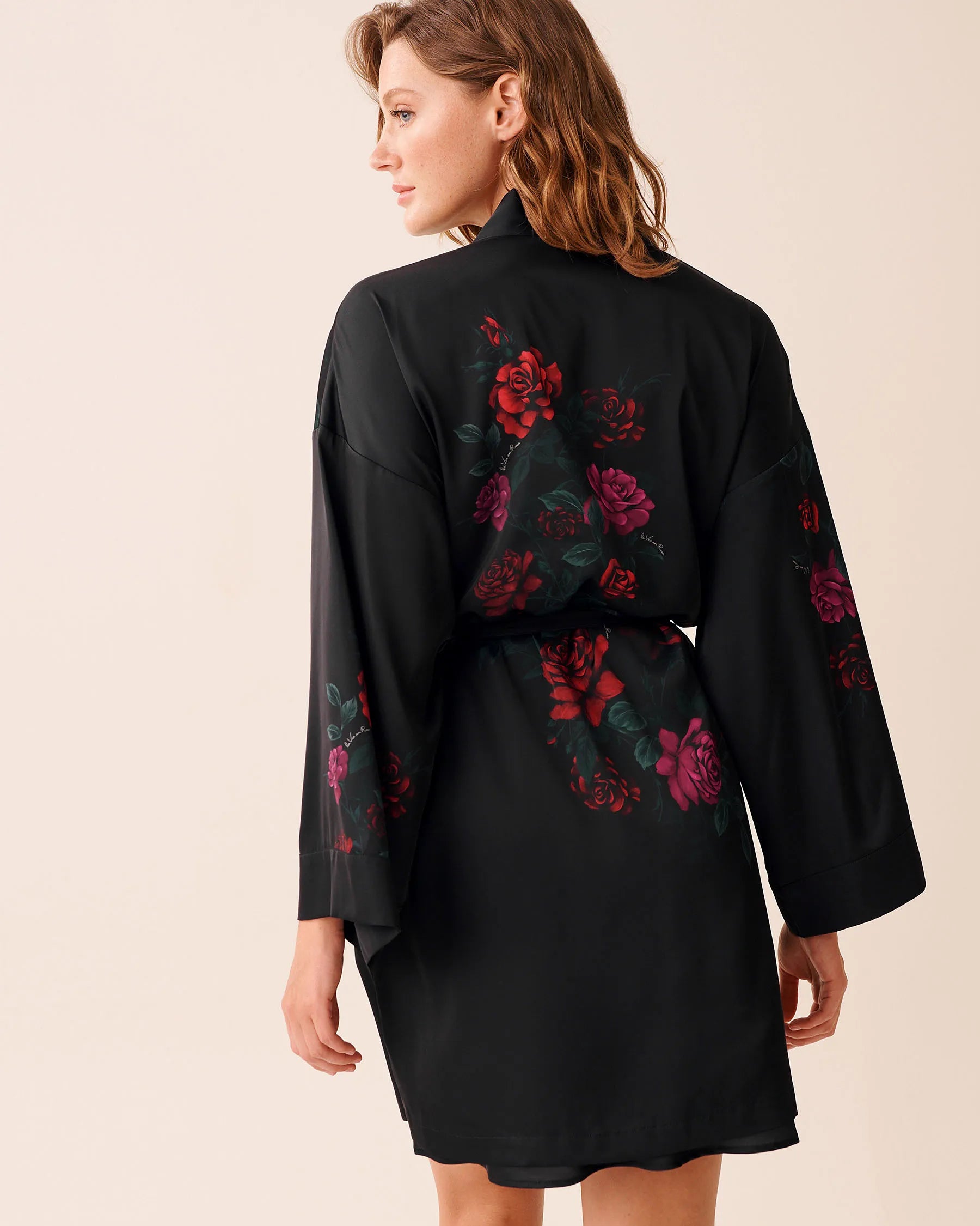 La Vie en Rose_Red Roses Placement_Luxury Edition Red Rose Print Satin Kimono_60600106_P00469_03