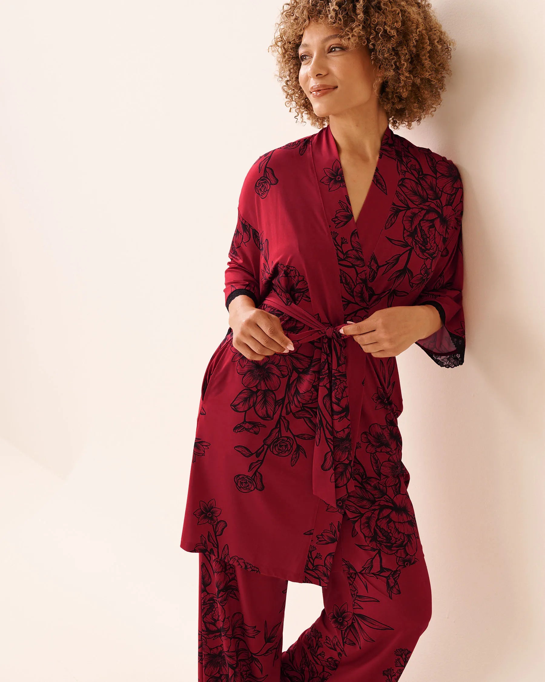 La Vie en Rose_Savvy Red Flowers_Crimson Bloom Recycled Fibers Lace Trim Kimono_60600109_P60419_04